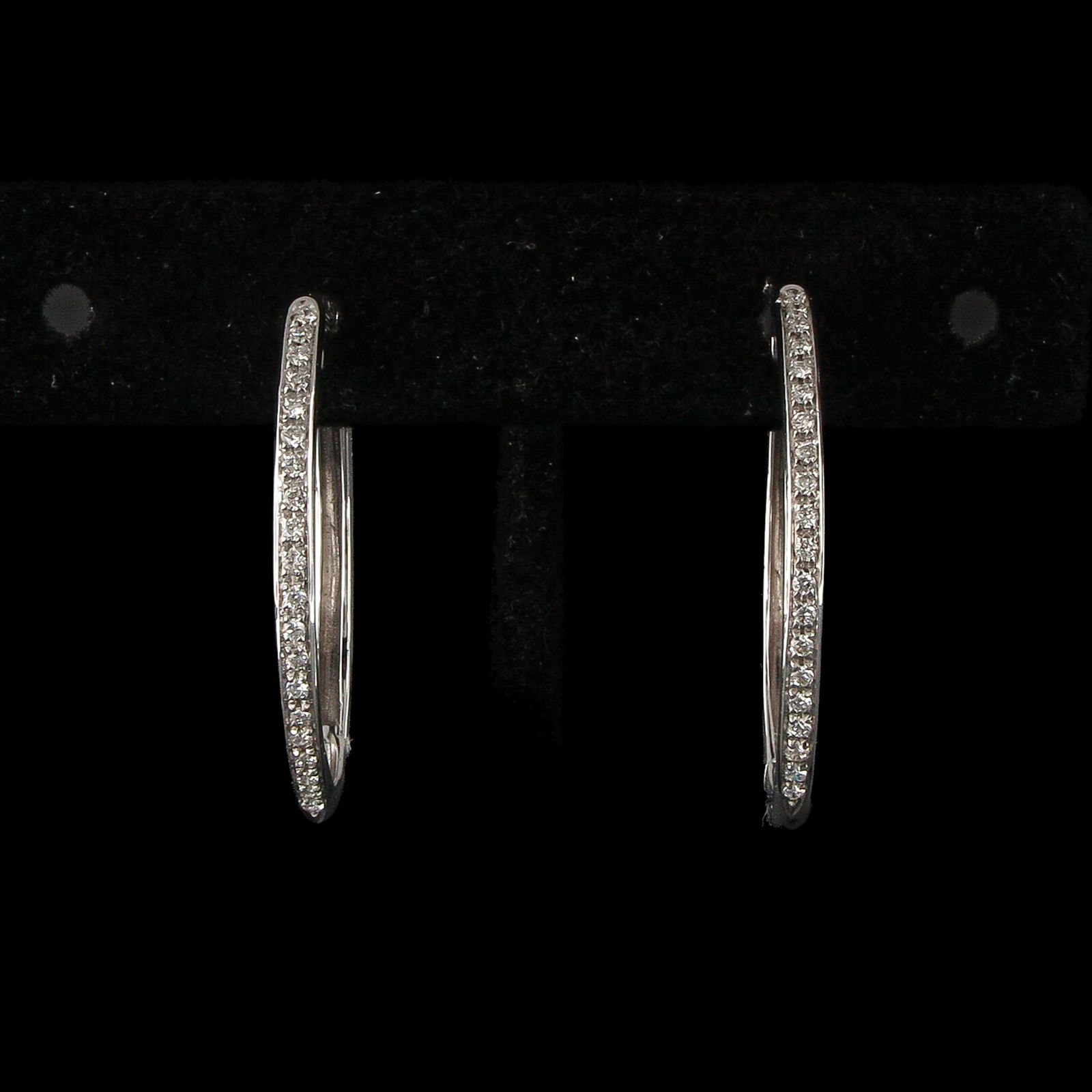 A Pair of 18KG Hoop Earrings with Diamonds: 18-karat gold creole earrings set with diamonds, diameter 31 mm.