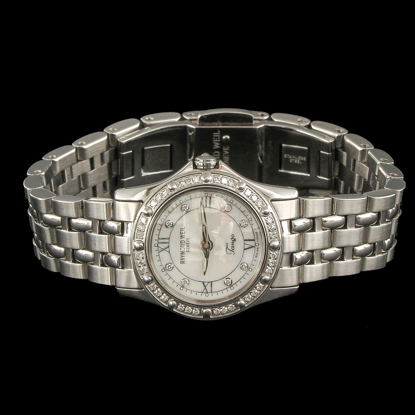 A Ladies Raymoond Weil Watch: Raymond Weil, Tango model, with a mother-of-pearl dial set with diamonds and a diamond-studded bezel, case diameter 23 mm.