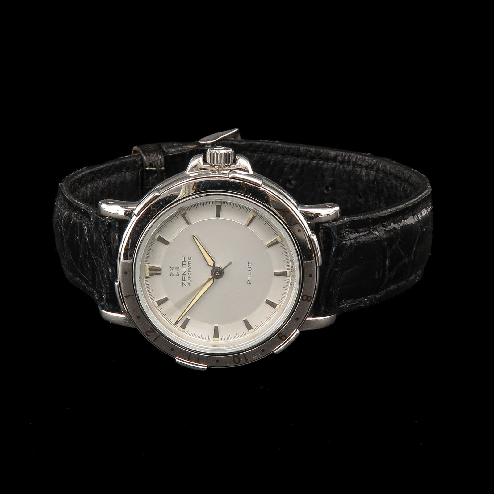 A Mens Zenith Pilot Watch: Zenith, Pilot, automatic, with steel case on a black leather strap, case diameter 34 mm.