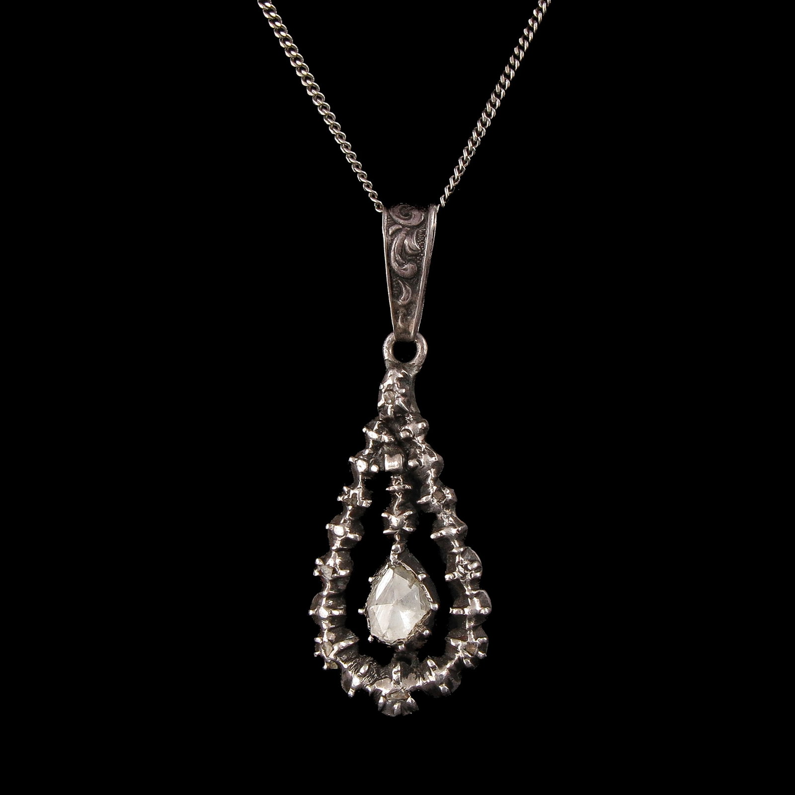 Collier: 14 carat gold, length 38 cm, and silver pendant, length 43 mm, with rose-cut diamonds, largest 5 x 7 mm.