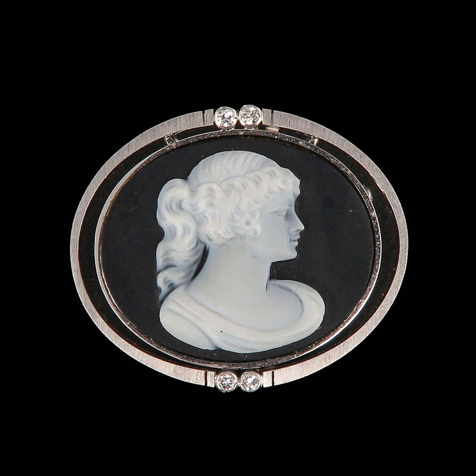 A 14KG Wedgood Pendant (1 of 3)