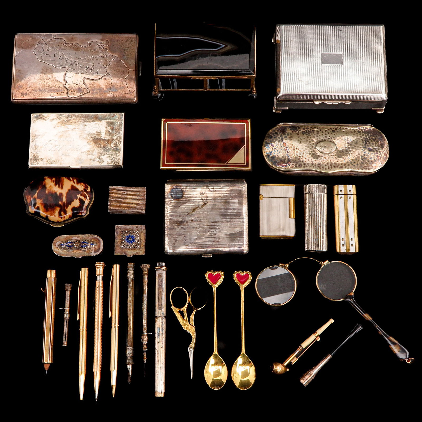 A Divere Lot: Consisting of various objects, including a small jewelry box made of black agate, 6 x 11 x 7 cm.