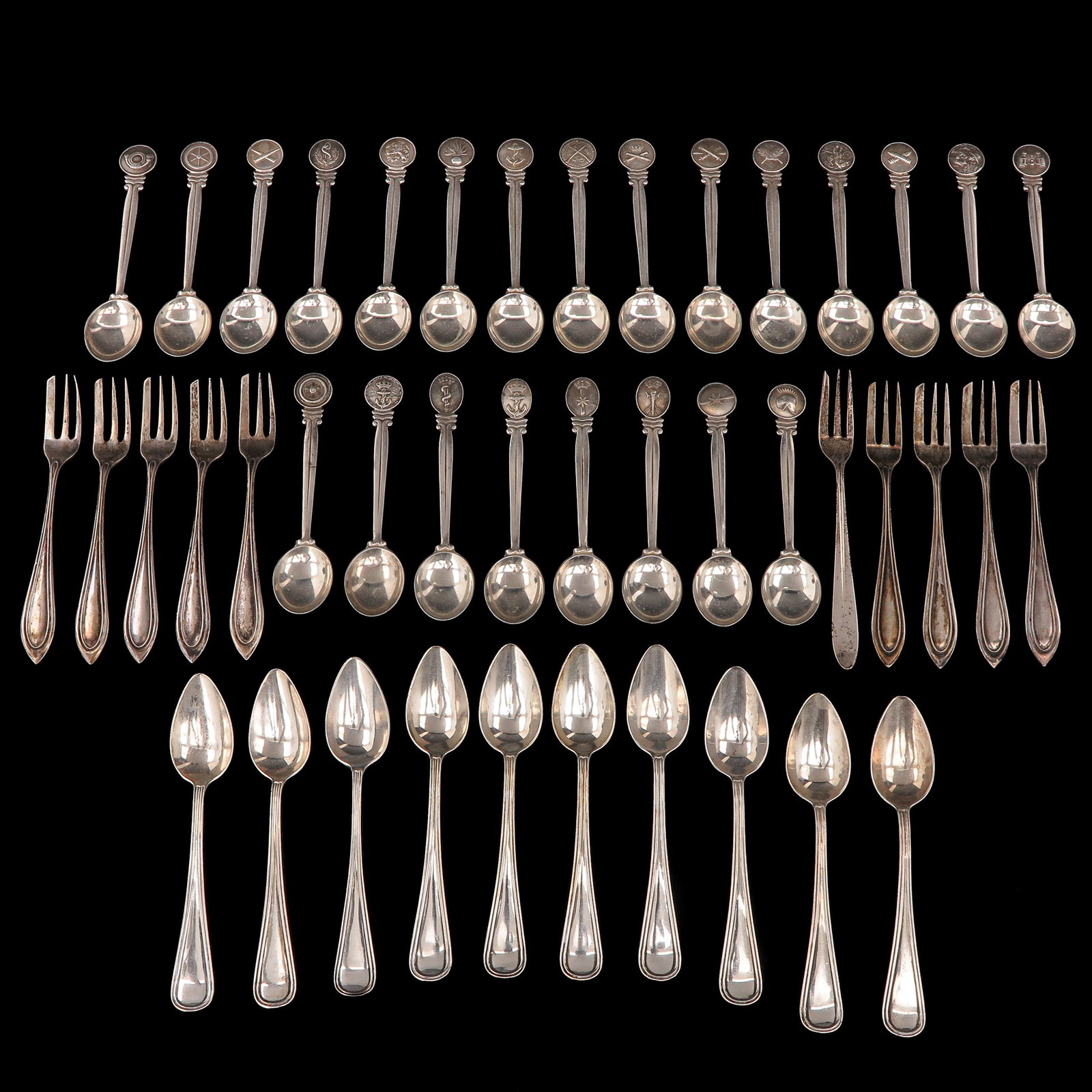 A Group of Spoons: Silver spoons, including some with a medical motif, length 11 cm. Cutlery, including silver