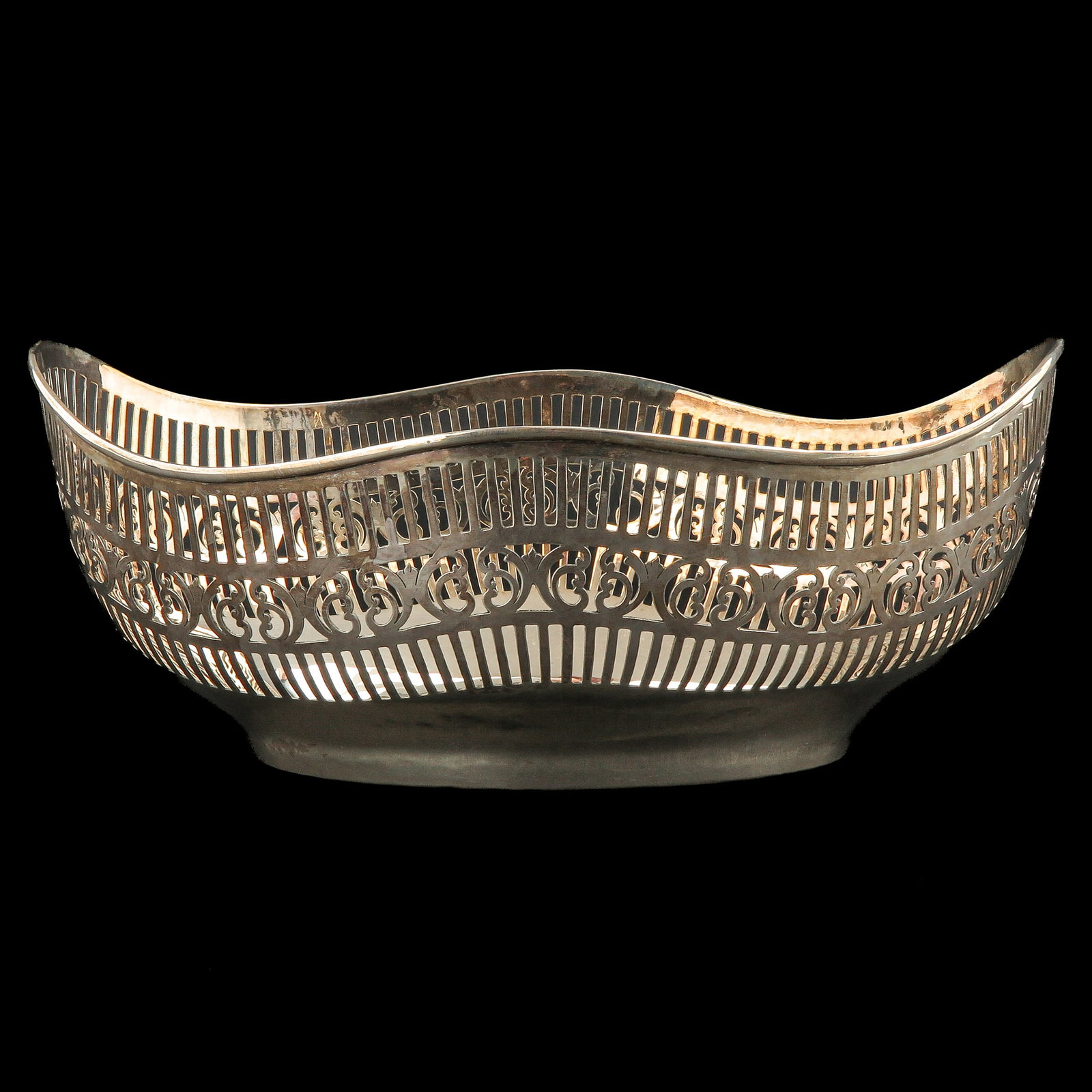 A Silver Basket: Silver 900/1000, length 31 cm.
