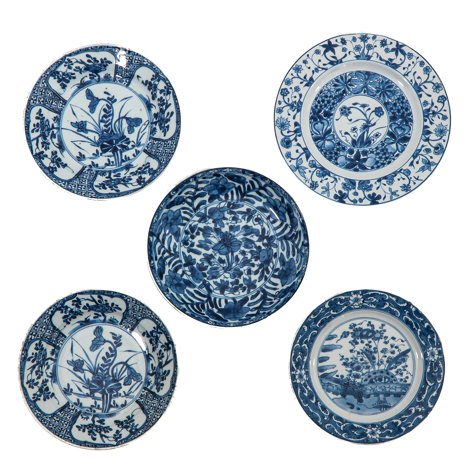 A Collection of 5 Blue and White Plates: In various decors and sizes, including 18th Century, largest plate is 23 cm. in diameter, chip and hairline.
