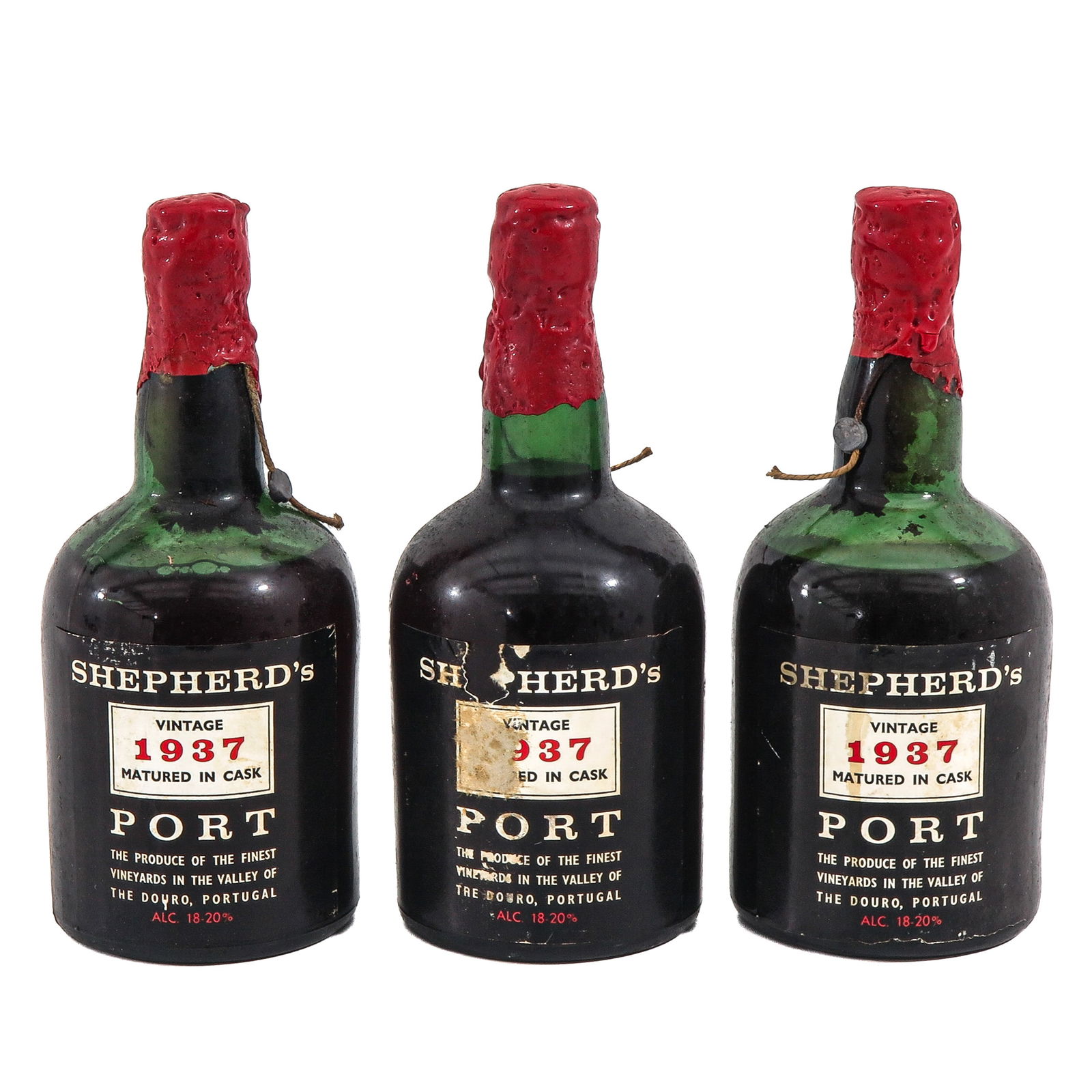A Lot of 3 Bottles of Port: Consisting of 3 bottles of Shepherd's Vintage Port 1937, height 23 cm.