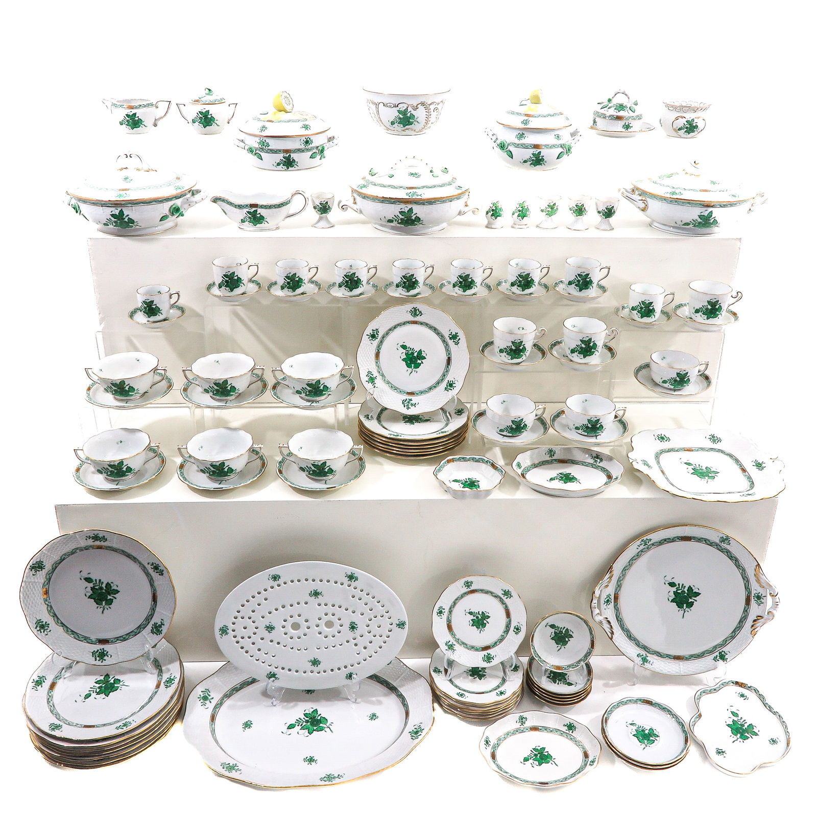 A Herend Service: Herend Hungary, Bouquet Green, largest diameter 25 cm.