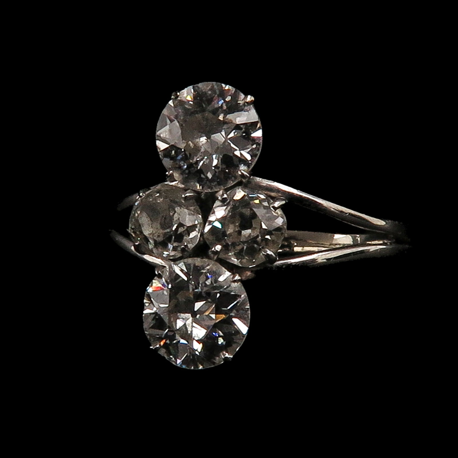 A 14KG Ladies Diamond Ring (1 of 3)