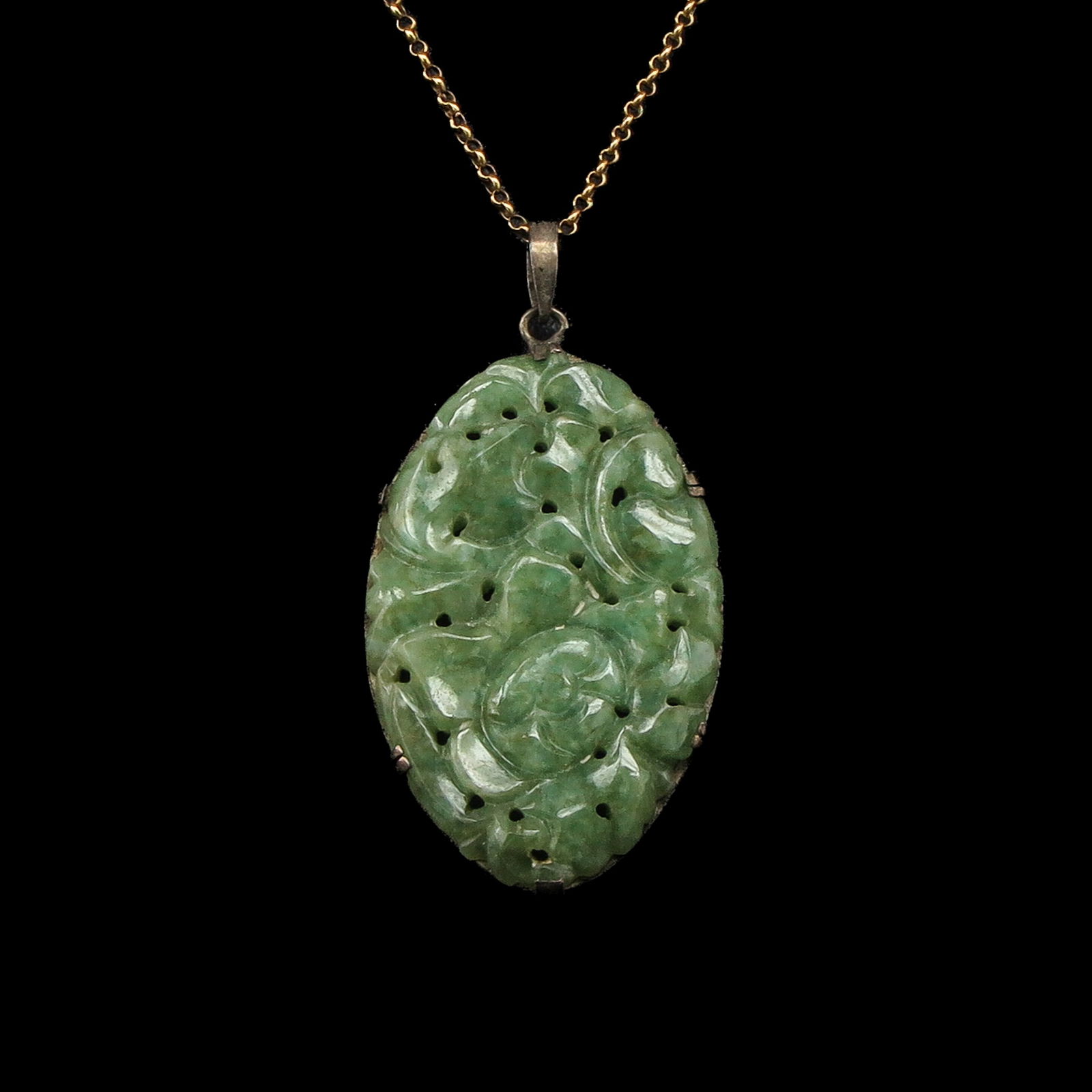 A Necklace with Carved Jade Pendant (1 of 4)