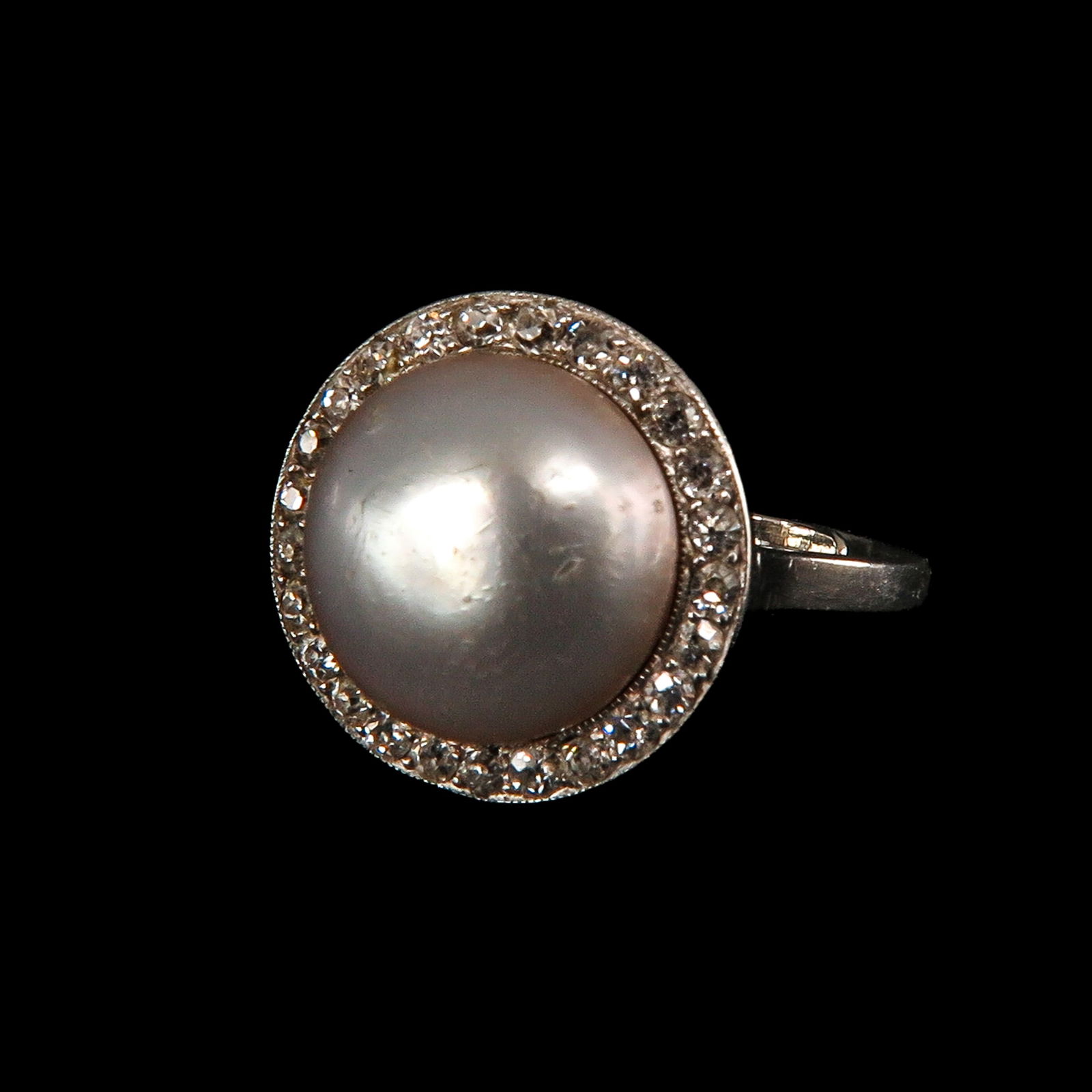 A Ladies Mabe Pearl and Diamond Ring (1 of 4)