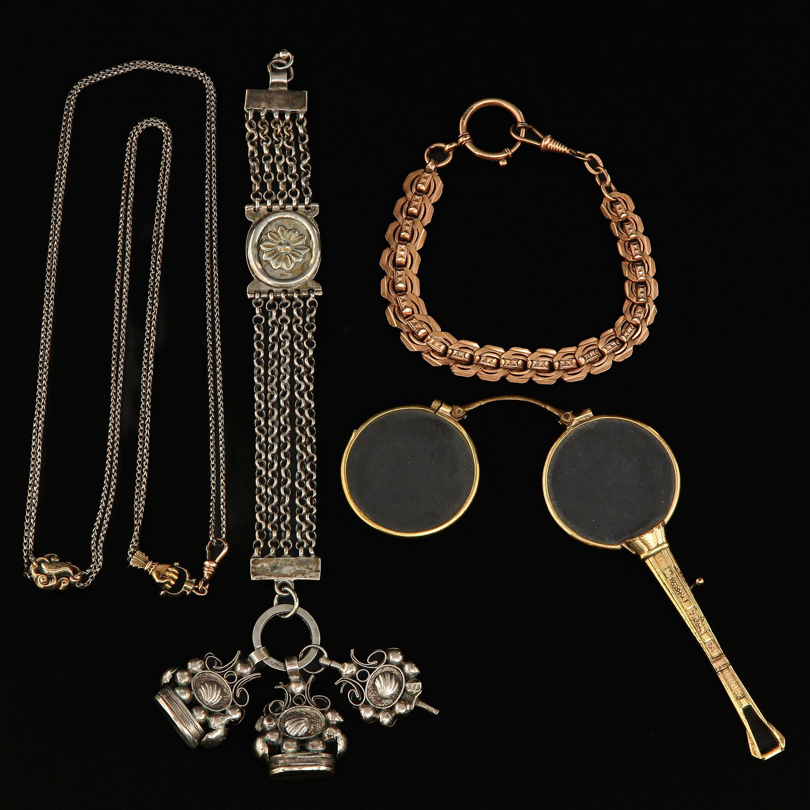 A Diverse Collection of Items: Various accessories, including a silver watch chain with signets, length 23 cm.