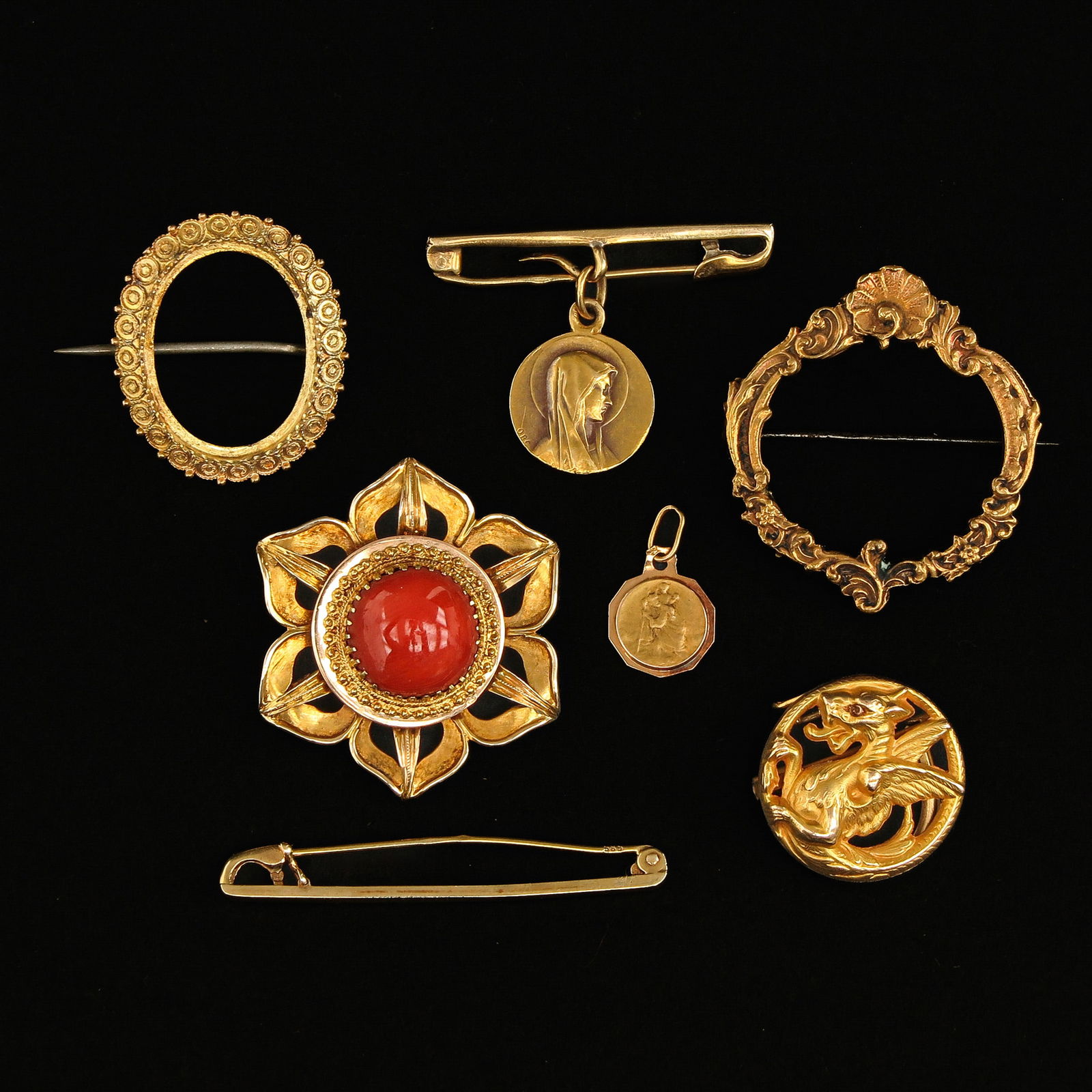 A Diverse Collection of Jewelry: Consisting of various jewelry pieces, including a brooch set with coral, diameter 30 mm.