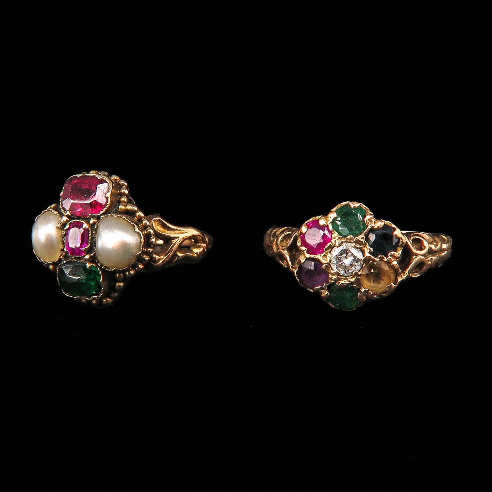 A Lot of 2 Gold Rings: Consisting of two gold rings, set with multicolored gemstones, ring size 14.5.