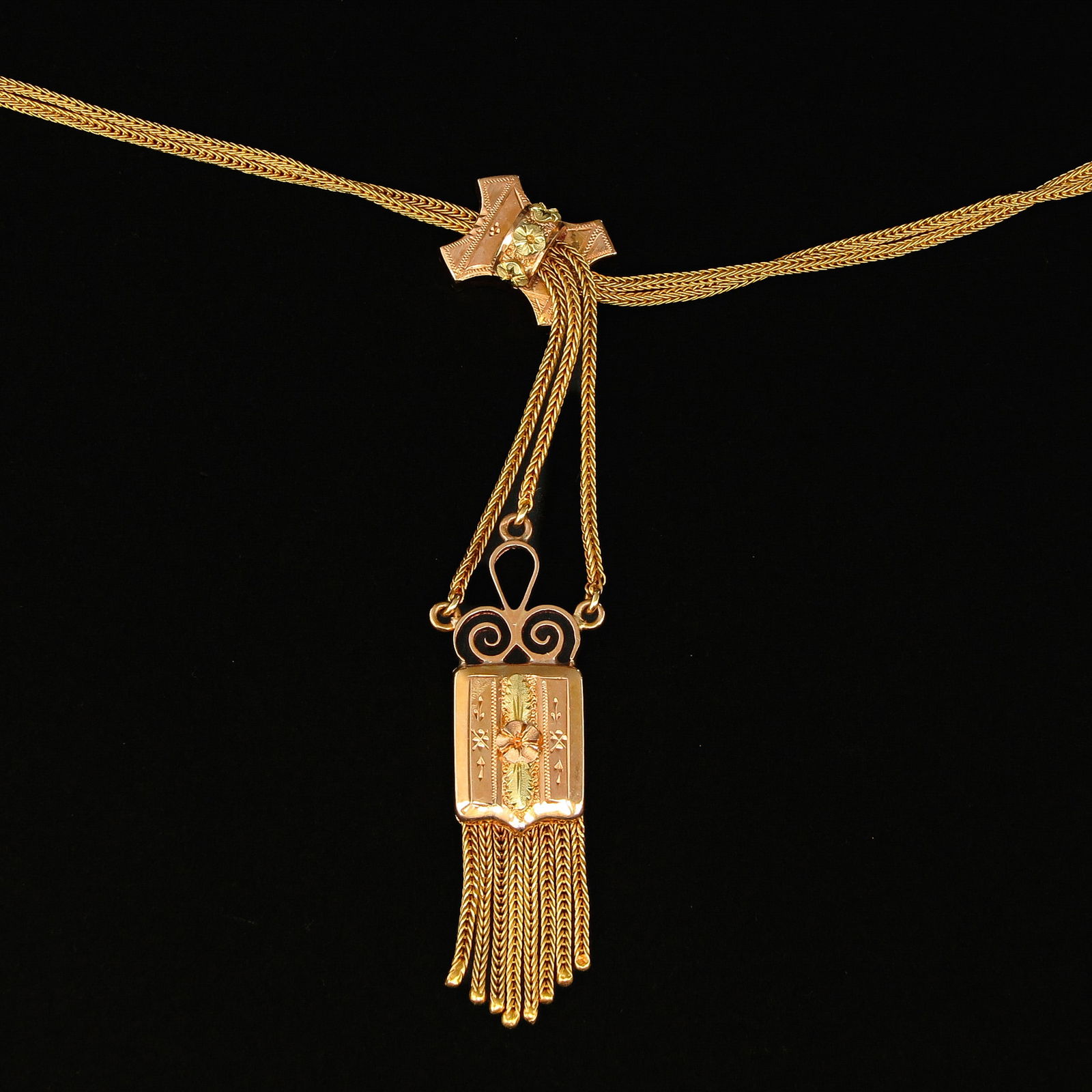 A 19th Century Gold Ladies Chatelaine: Gold, 19th century, length 75 cm.