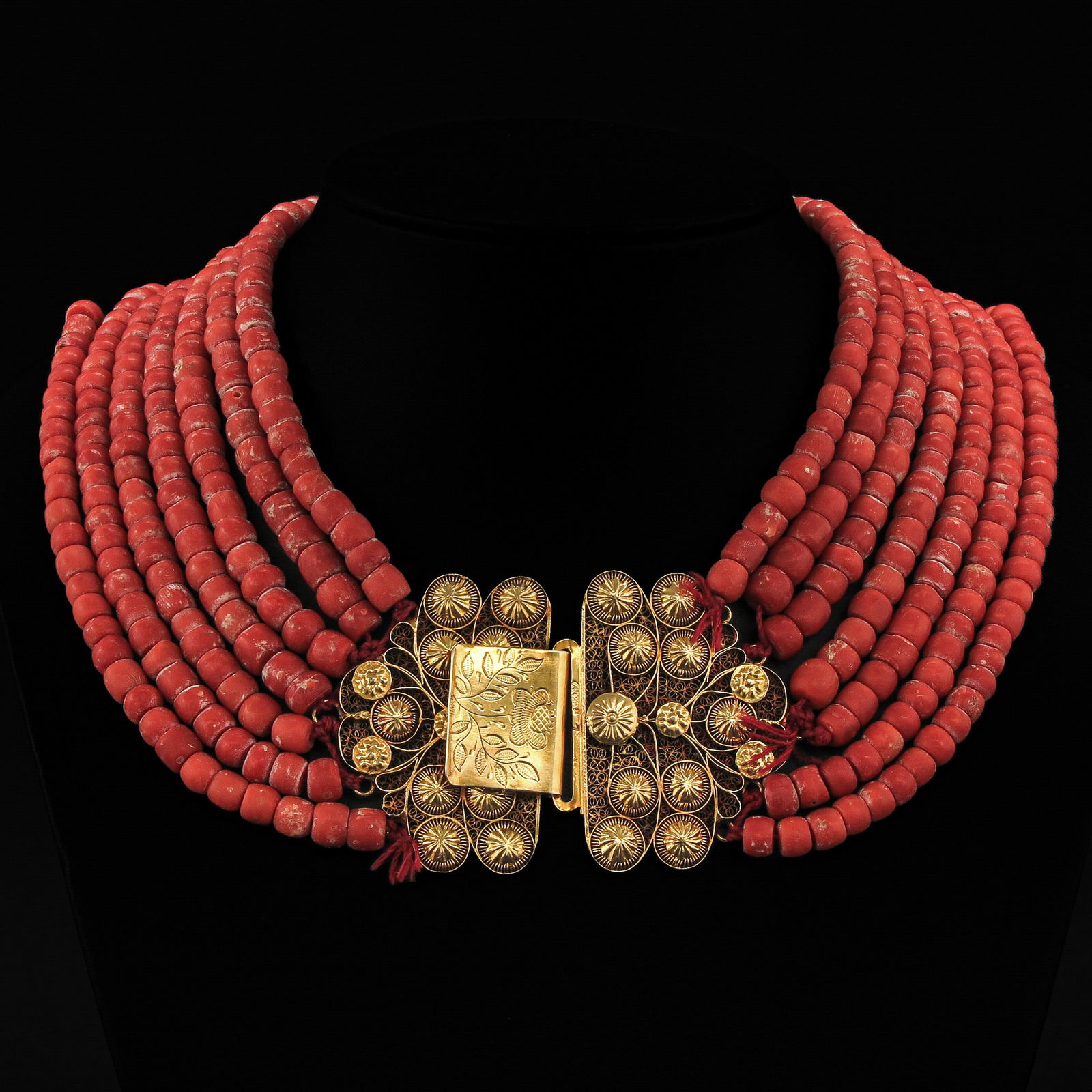 A 7 Strand Red Coral Necklace: with 7 rows of blood coral, 19th century, South Beveland, 18-karat gold clasp, bead diameter 7-8 mm, weight 233 grams