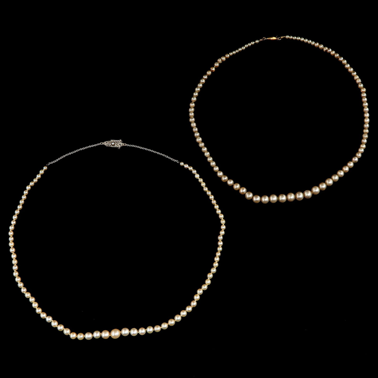 A Lot of 2 Pearl Necklaces (1 of 10)