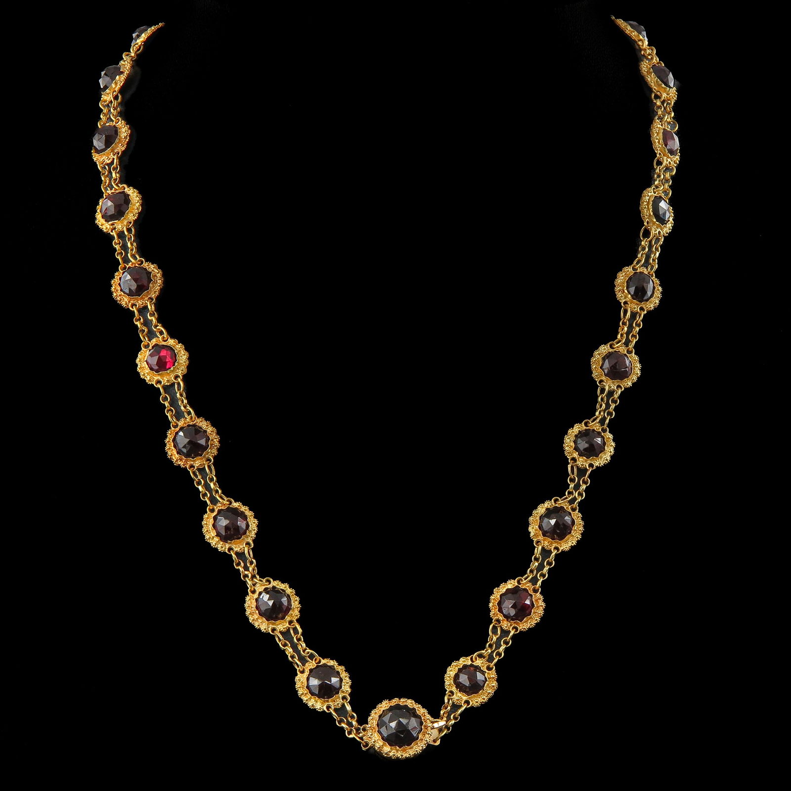 A 14KG Garnet Necklace (1 of 7)