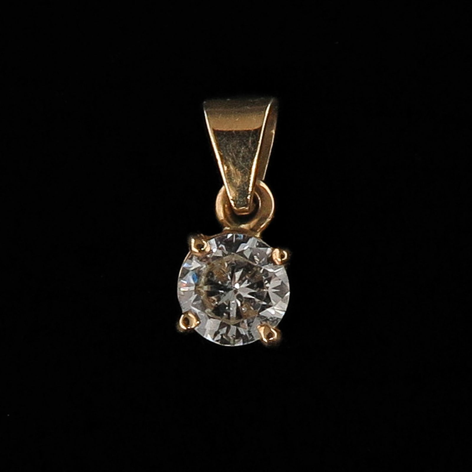 A Diamond Pendant (1 of 3)