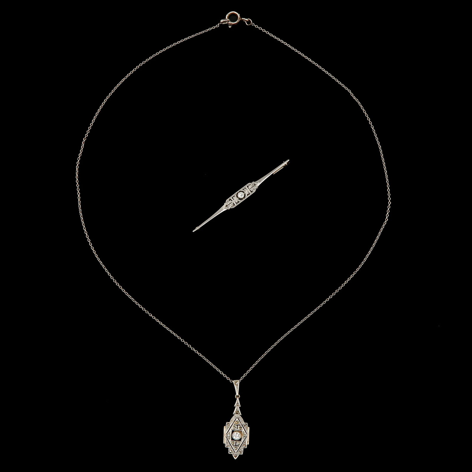 An Art Deco Nekclace and Brooch (1 of 8)