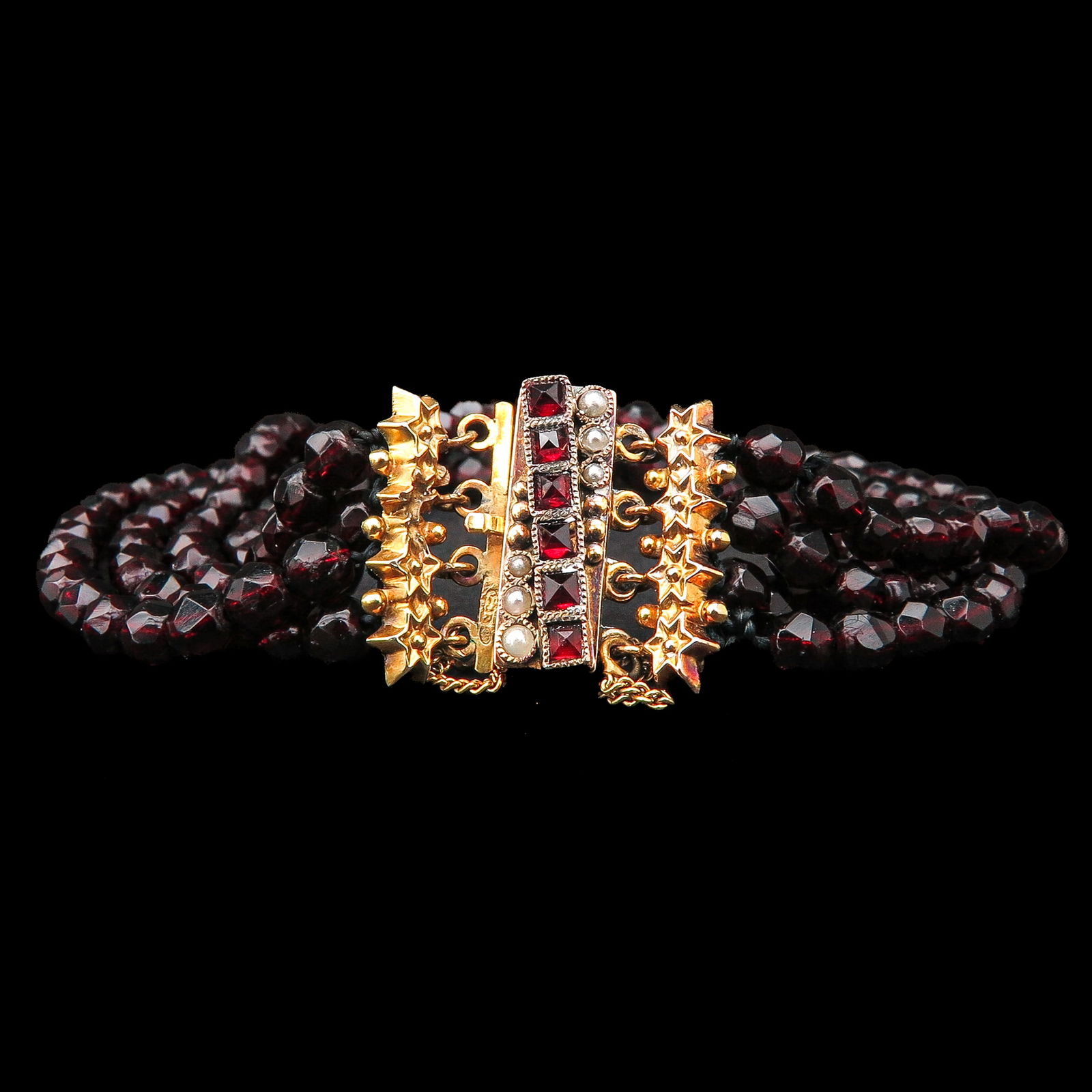 A Garnet Bracelet (1 of 5)