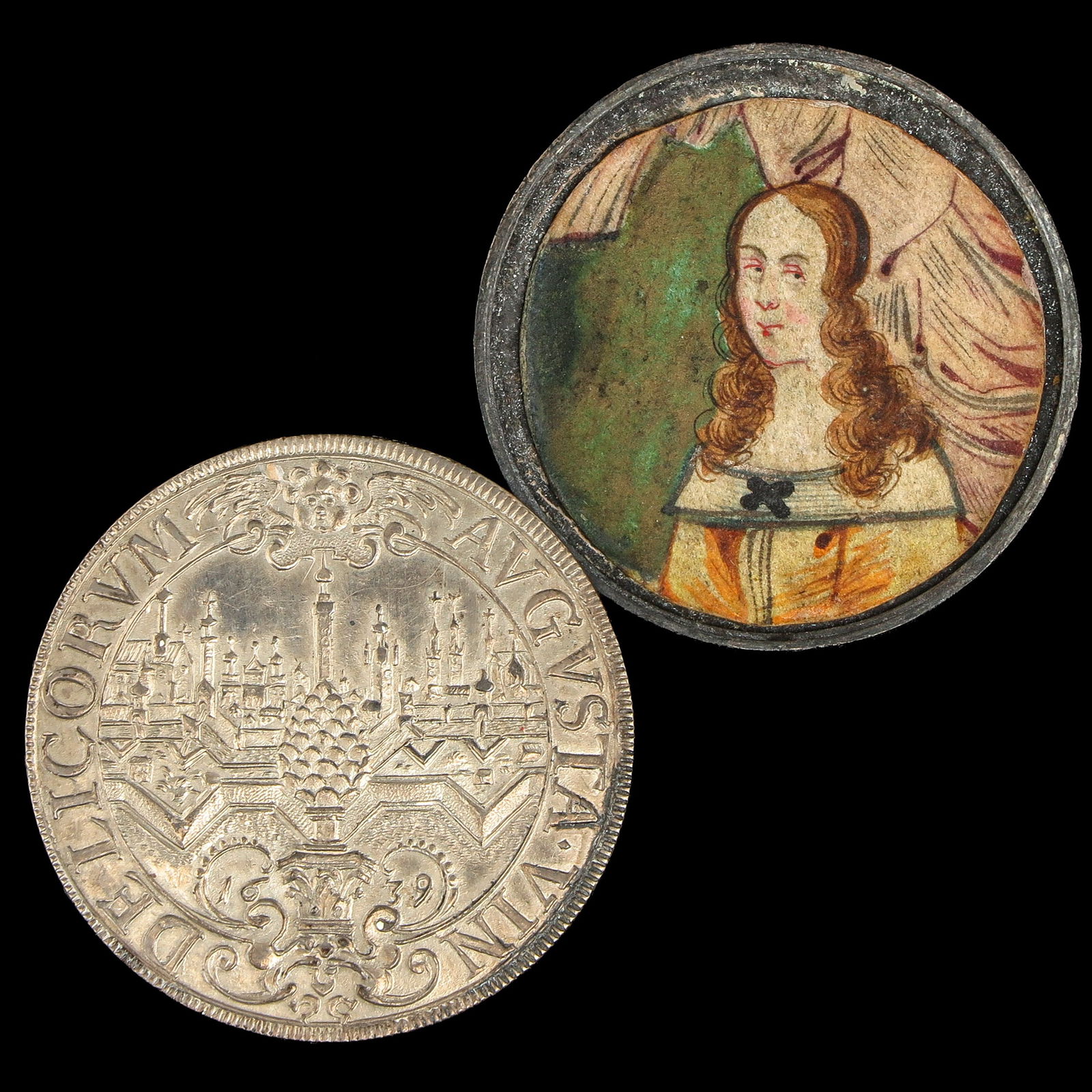 A 1739 Thaler: 1739, containing a miniature portrait, diameter 41 mm.