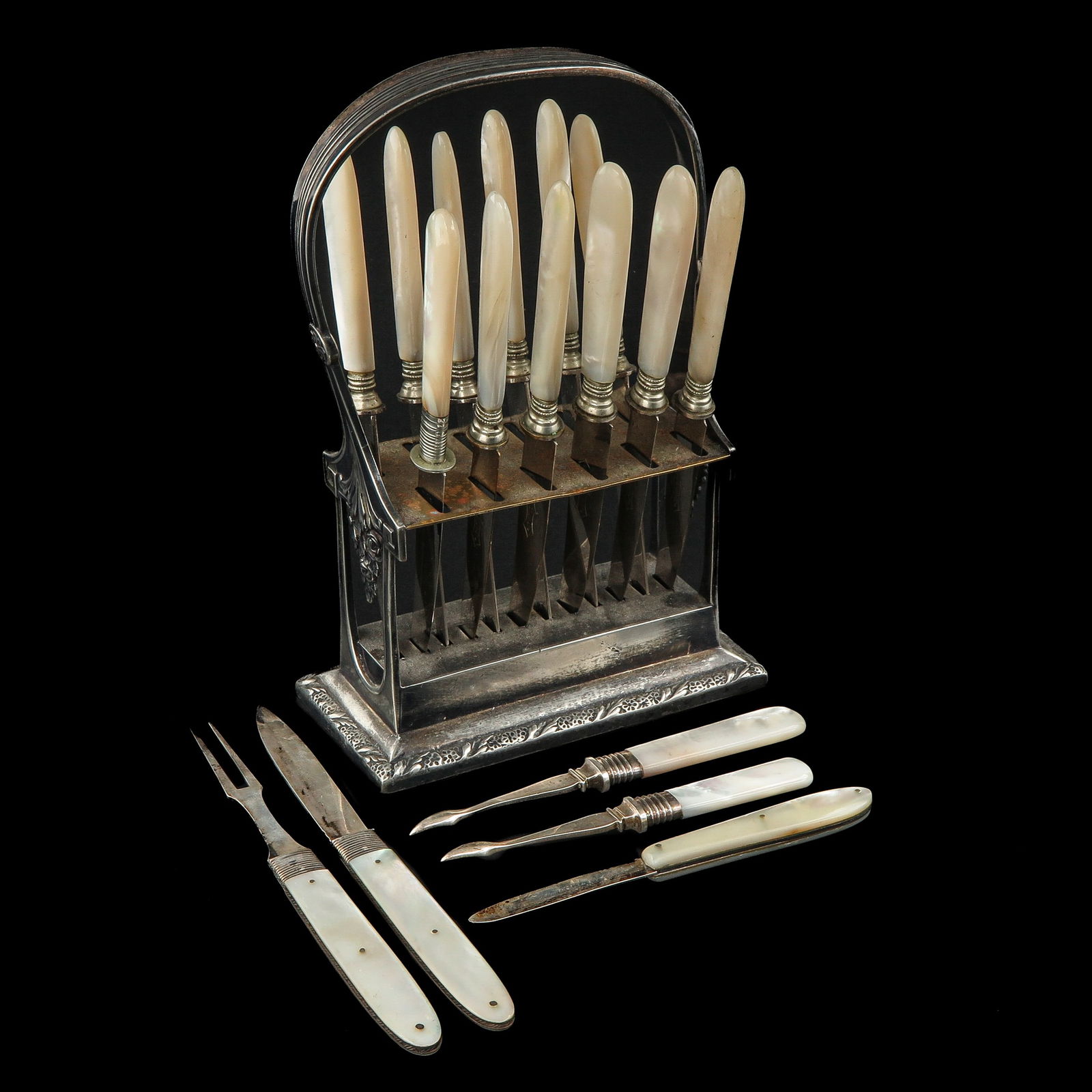 A Group of Walnut Skewers: including a skewer for walnuts, 1st grade silver, Sheffield, maker's mark E.M.D., with mother-of-pearl handle, length 12 cm.