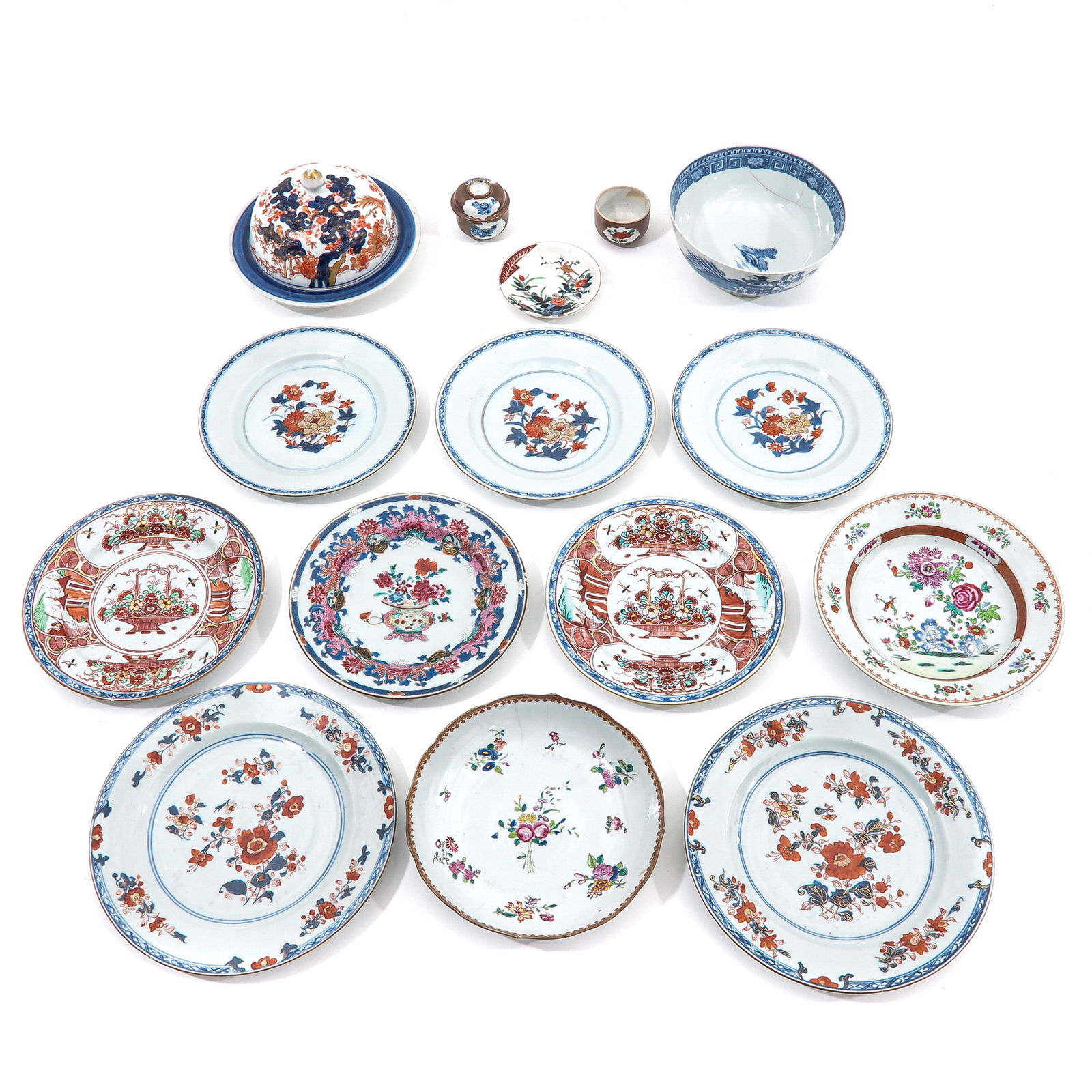 A Collection of Diverse Porcelain: A variety of items in a various decors and sizes, largest plate is 27 cm., including 18th Century, in diverse conditions.