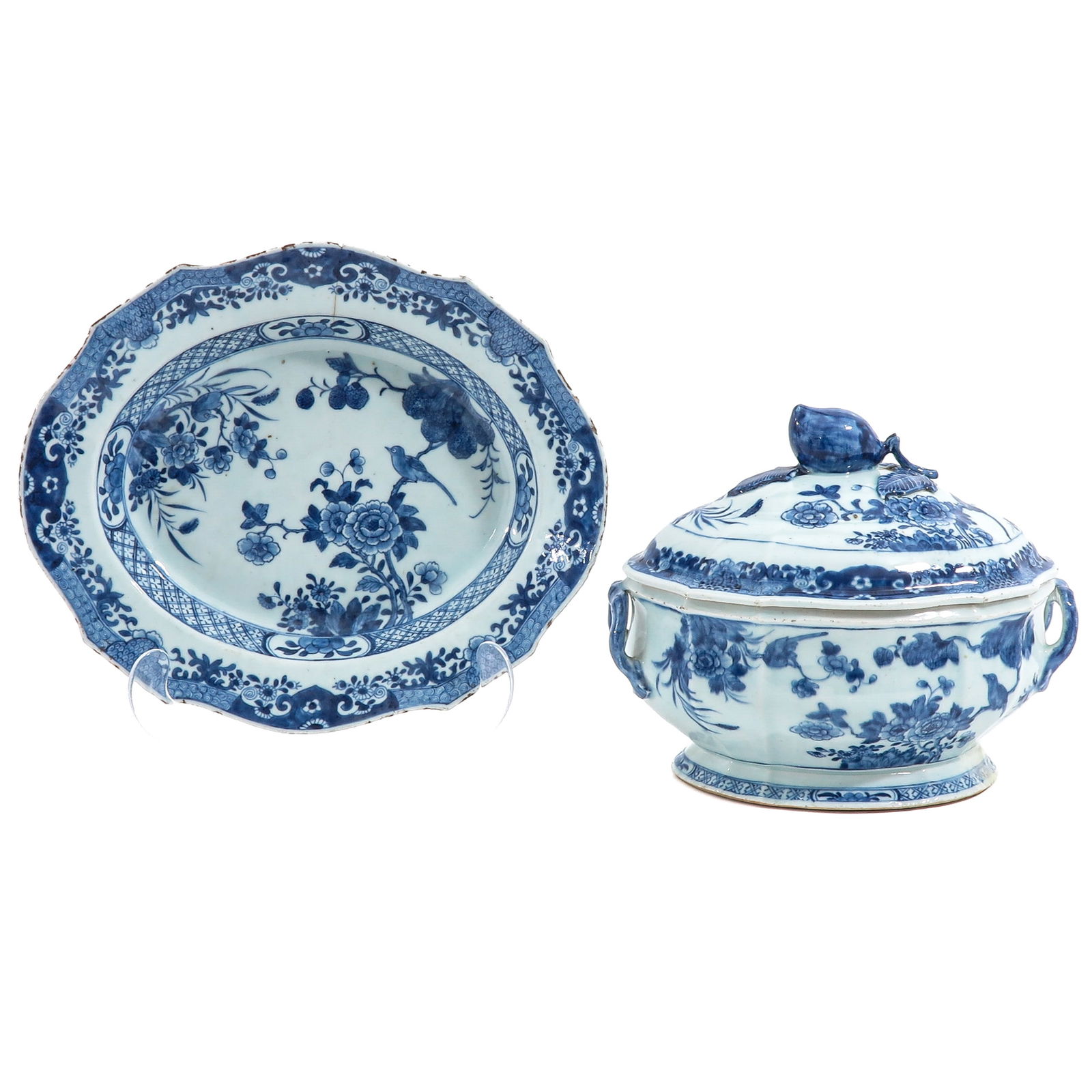 A Blue and White Tureen and Tray (1 of 8)