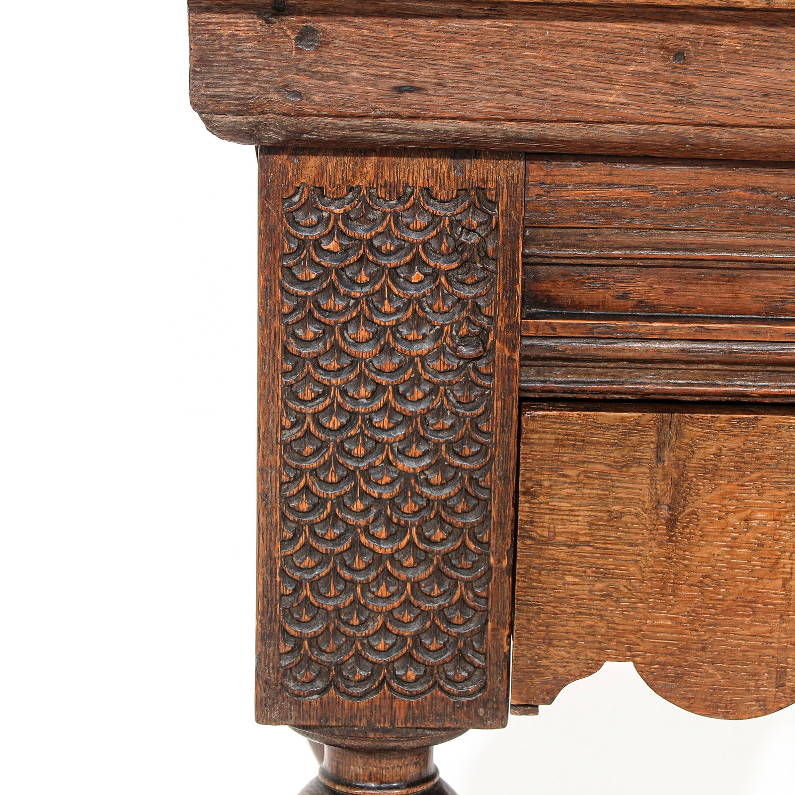 An Antique Table - 7