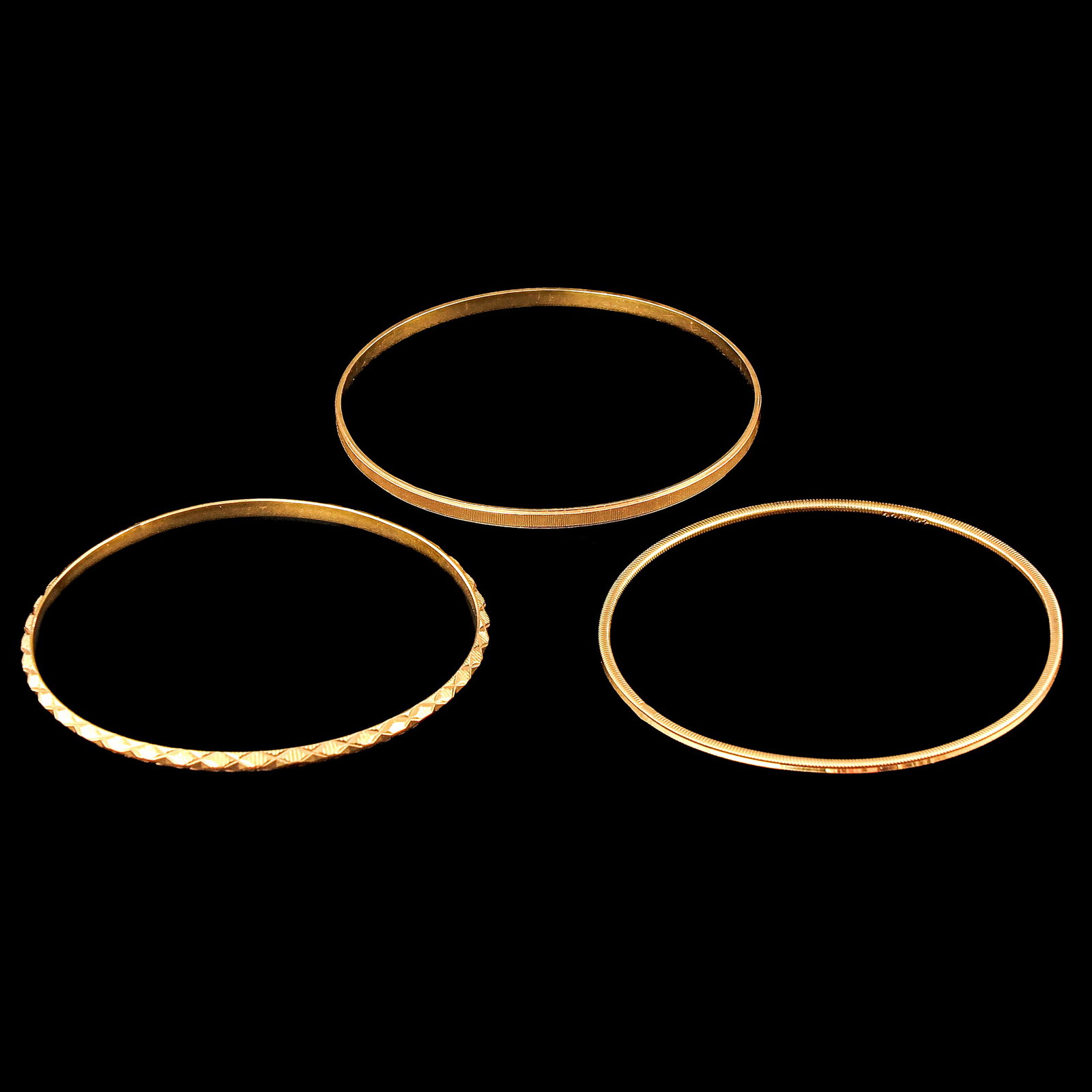 A Group of 18KG Bracelets: of 3 18 Krt. gold Turkish bracelets, diameter 6.5 cm