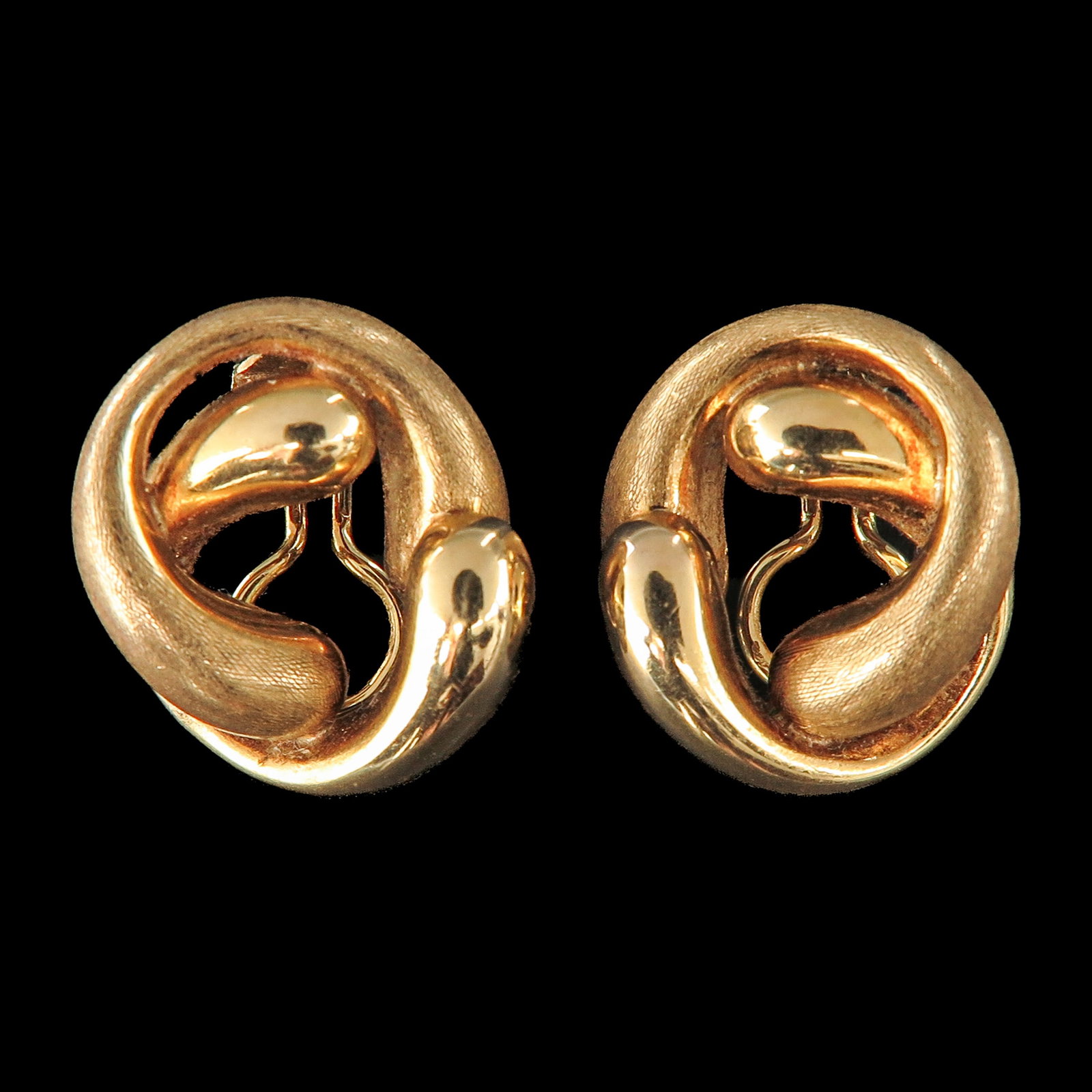 A Pair of 14KG Earrings (1 of 6)