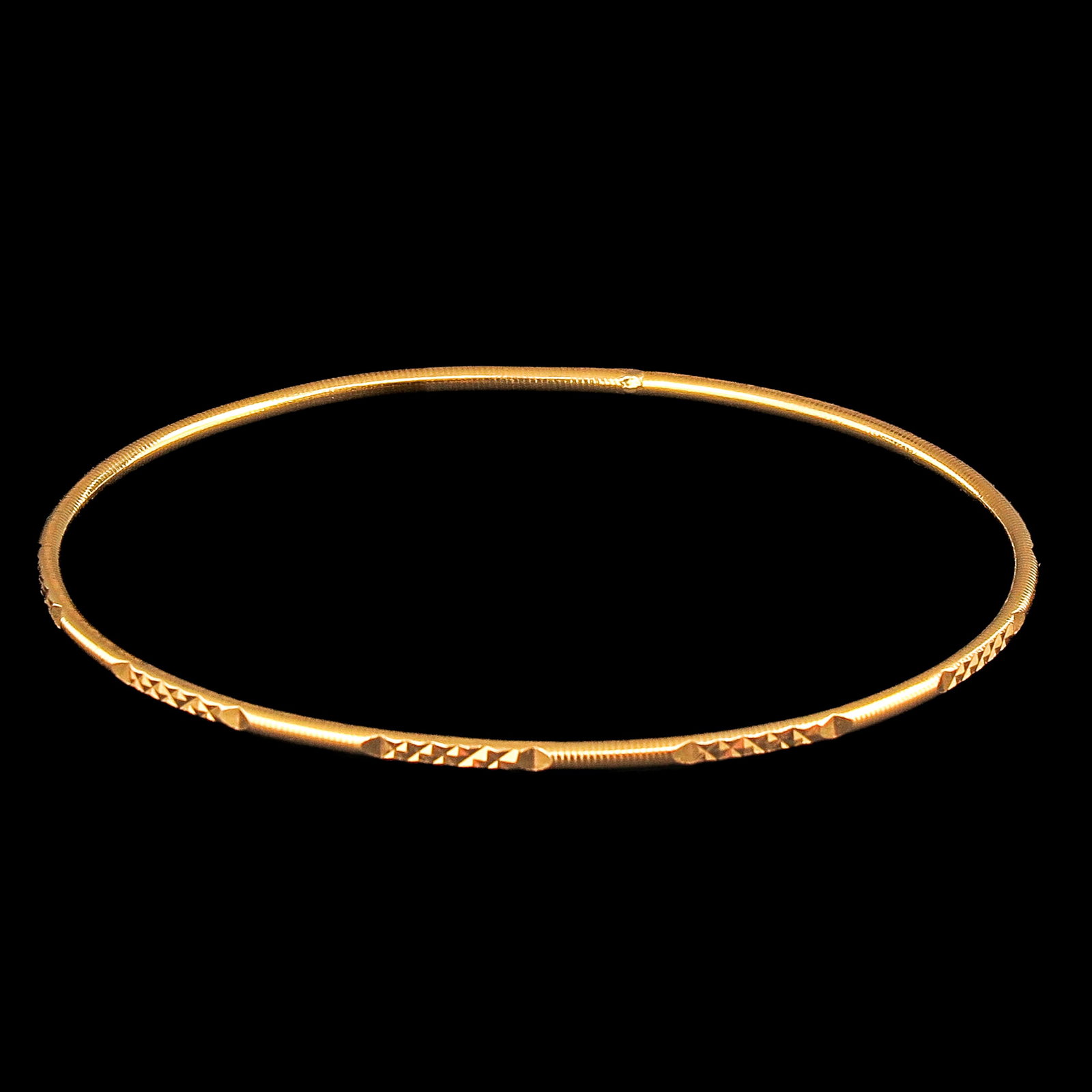 An 18KG Bracelet: 18 Krt. gold, diameter 6.5 cm
