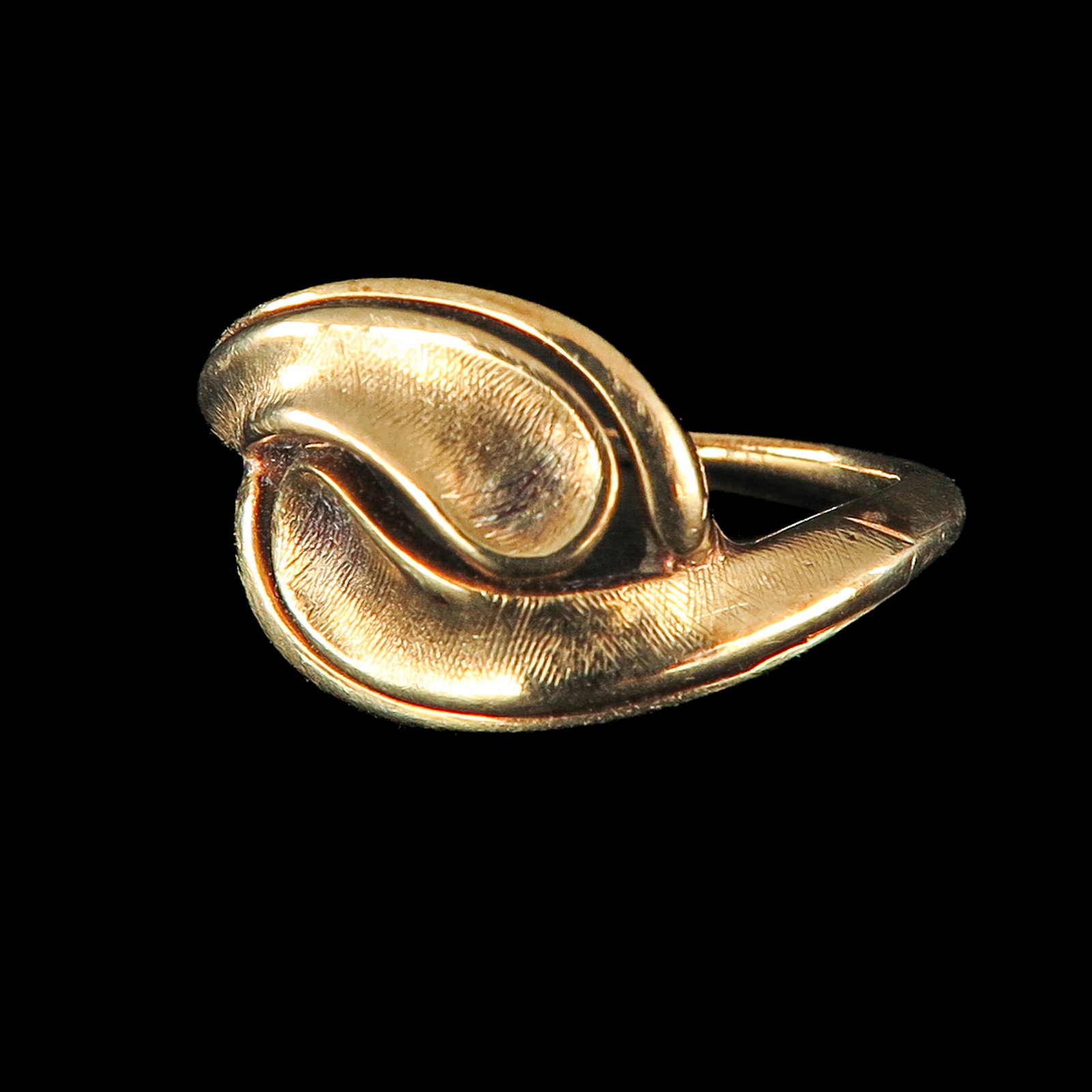 A Ladies 14KG Ring: 14 Krt. gold, ring size 16