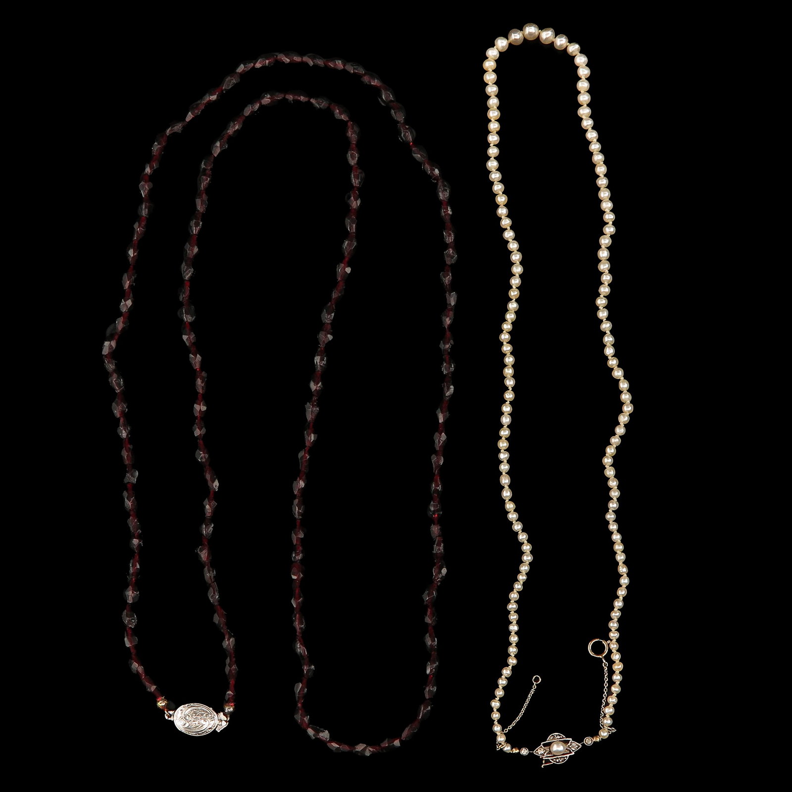 A Lot of 2 Necklaces (1 of 7)
