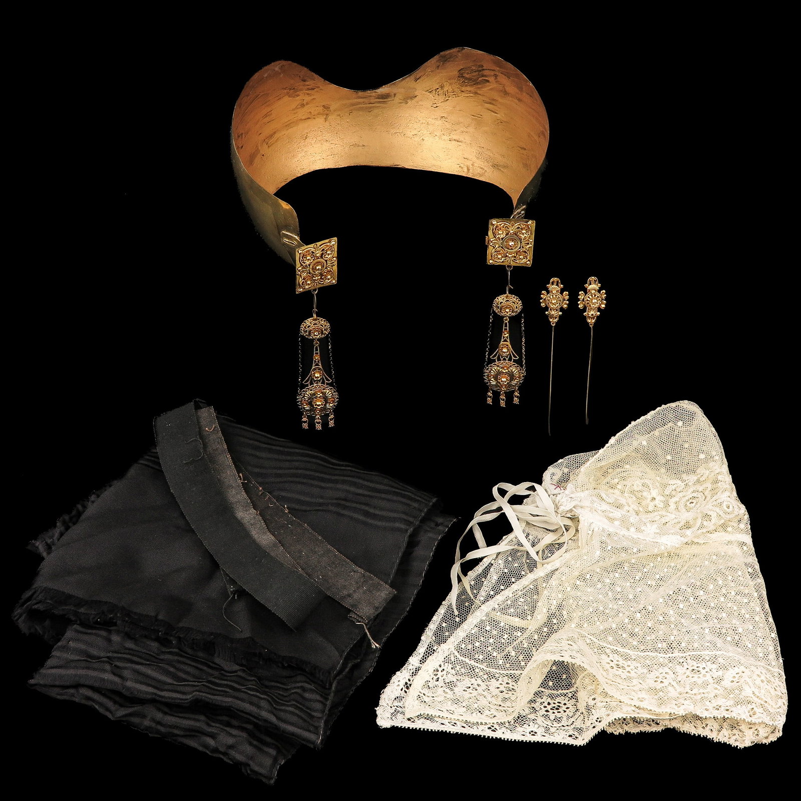 A Group of Traditional Dutch Jewelry (1 of 9)