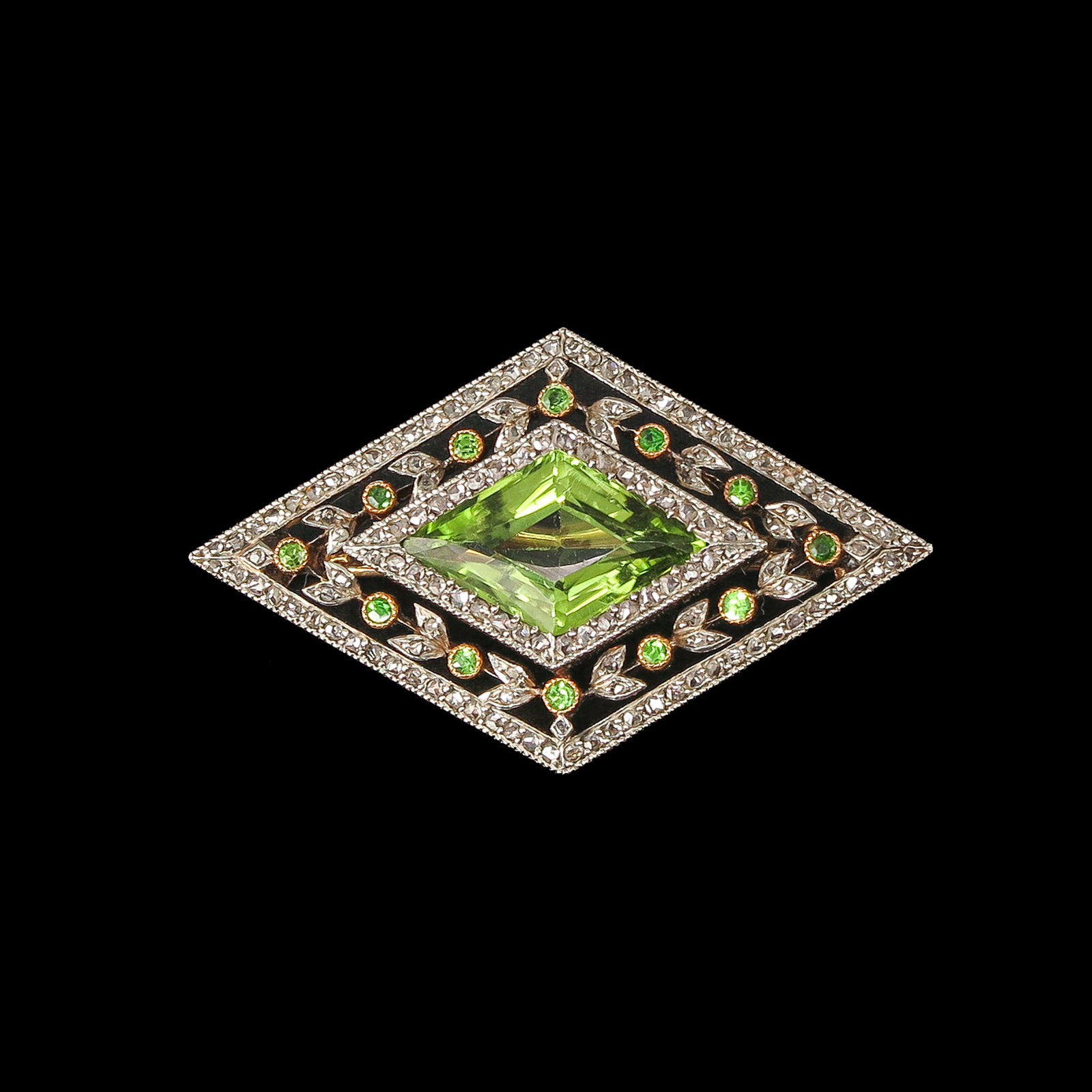 An 18KG Brooch Ca. 1900 (1 of 4)