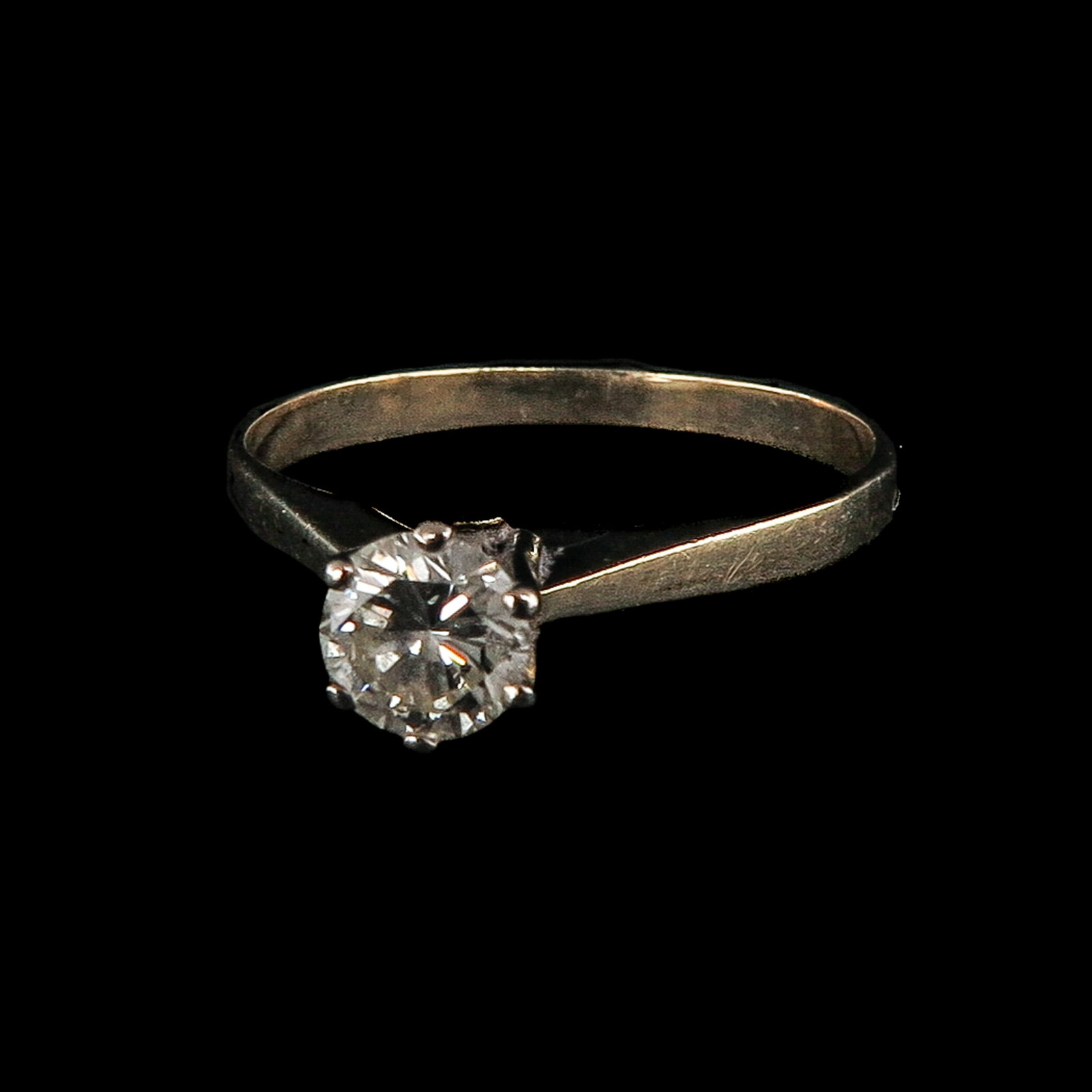 A Ladies 14KG Diamond Ring (1 of 4)