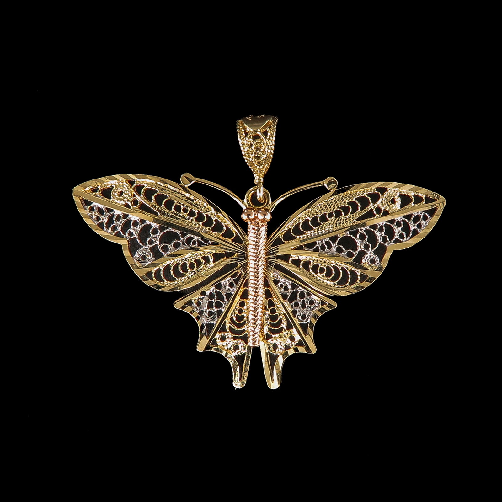 A Butterfly Pendant: 14 Krt. gold, in the shape of a butterfly, 45 x 32 mm