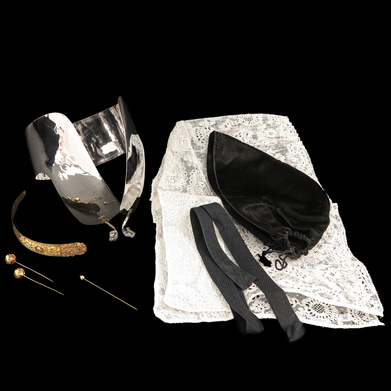 A Group of Traditional Dutch Jewelry (1 of 8)