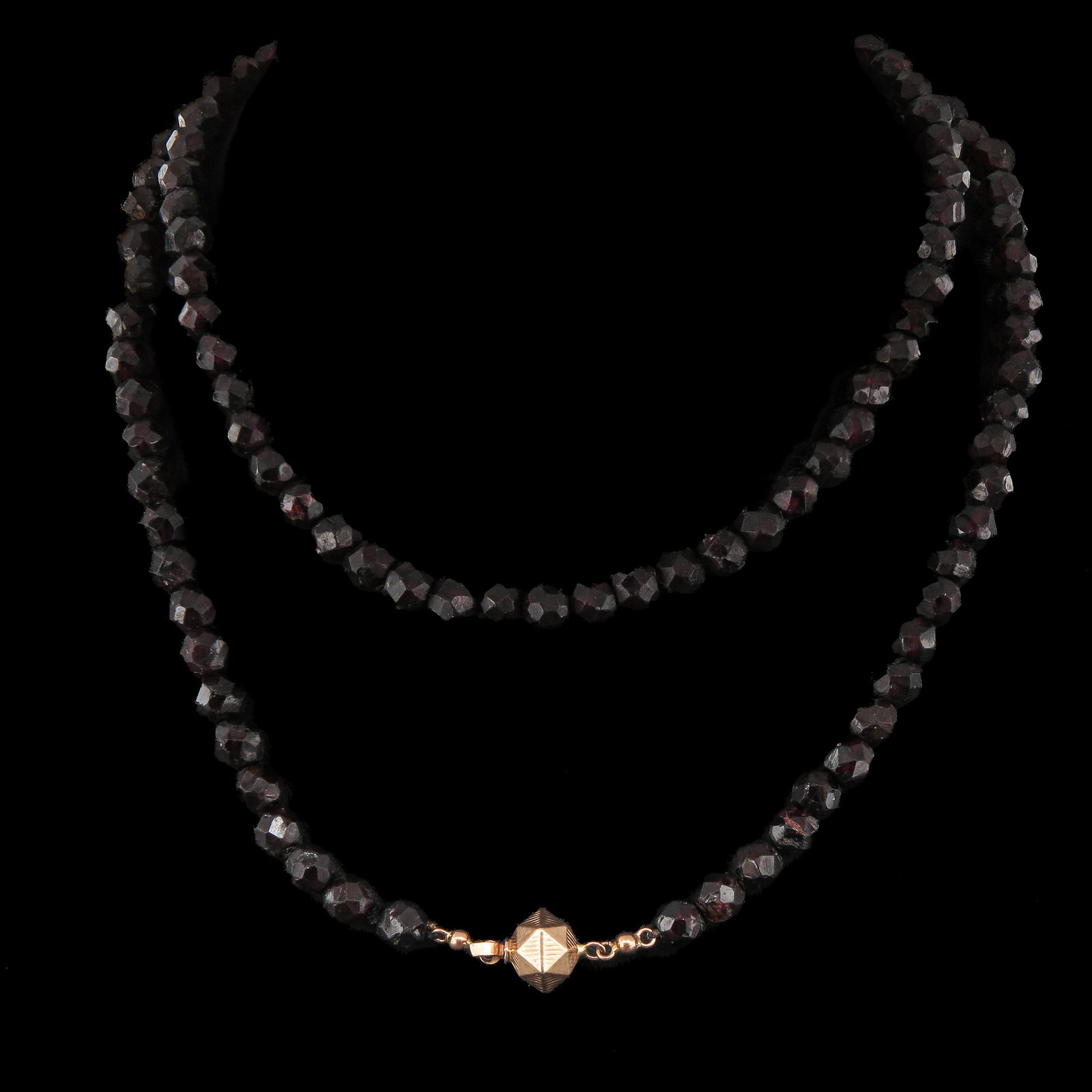 A Garnet Necklace: of faceted garnet beads, length 79 cm