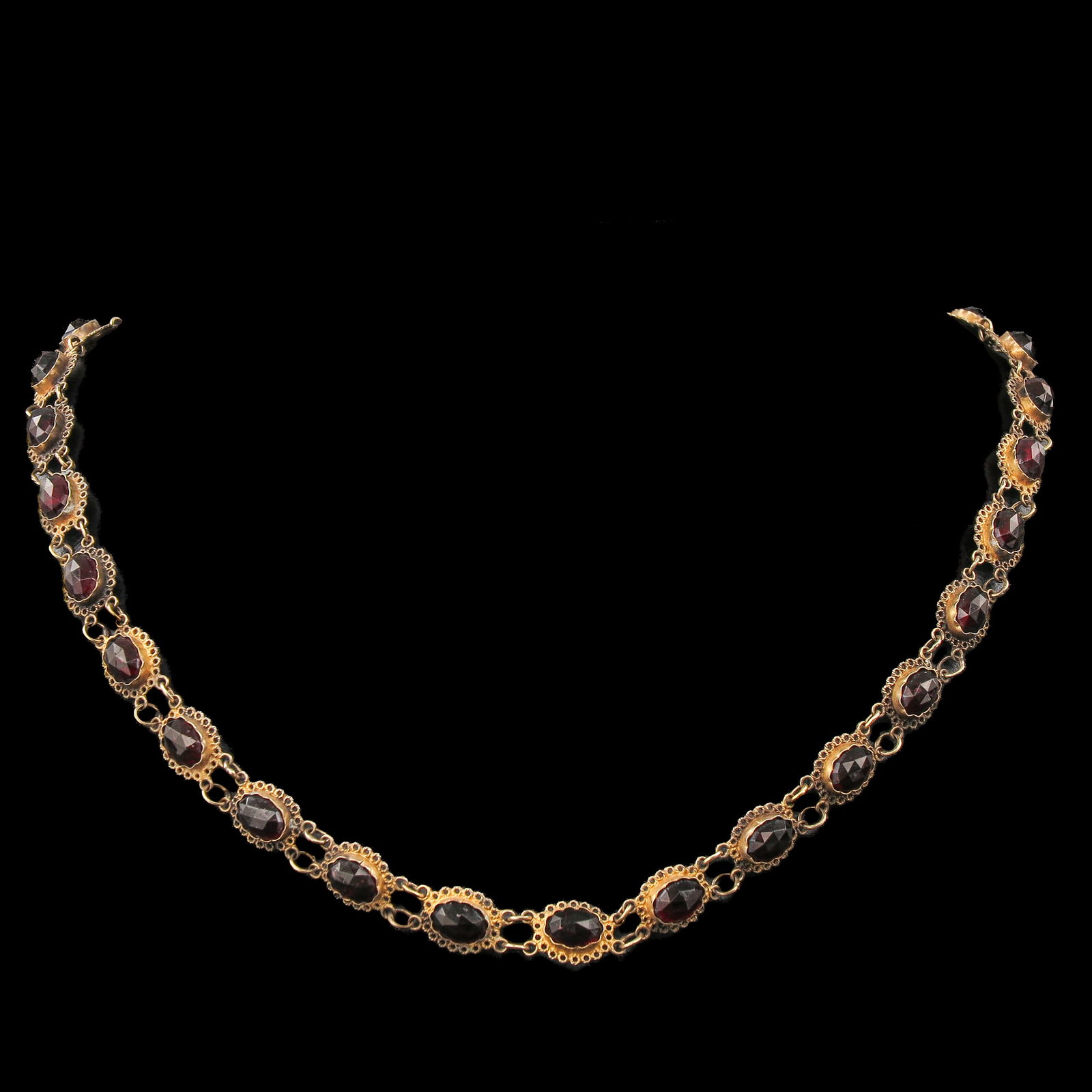 A Garnet Necklace (1 of 7)