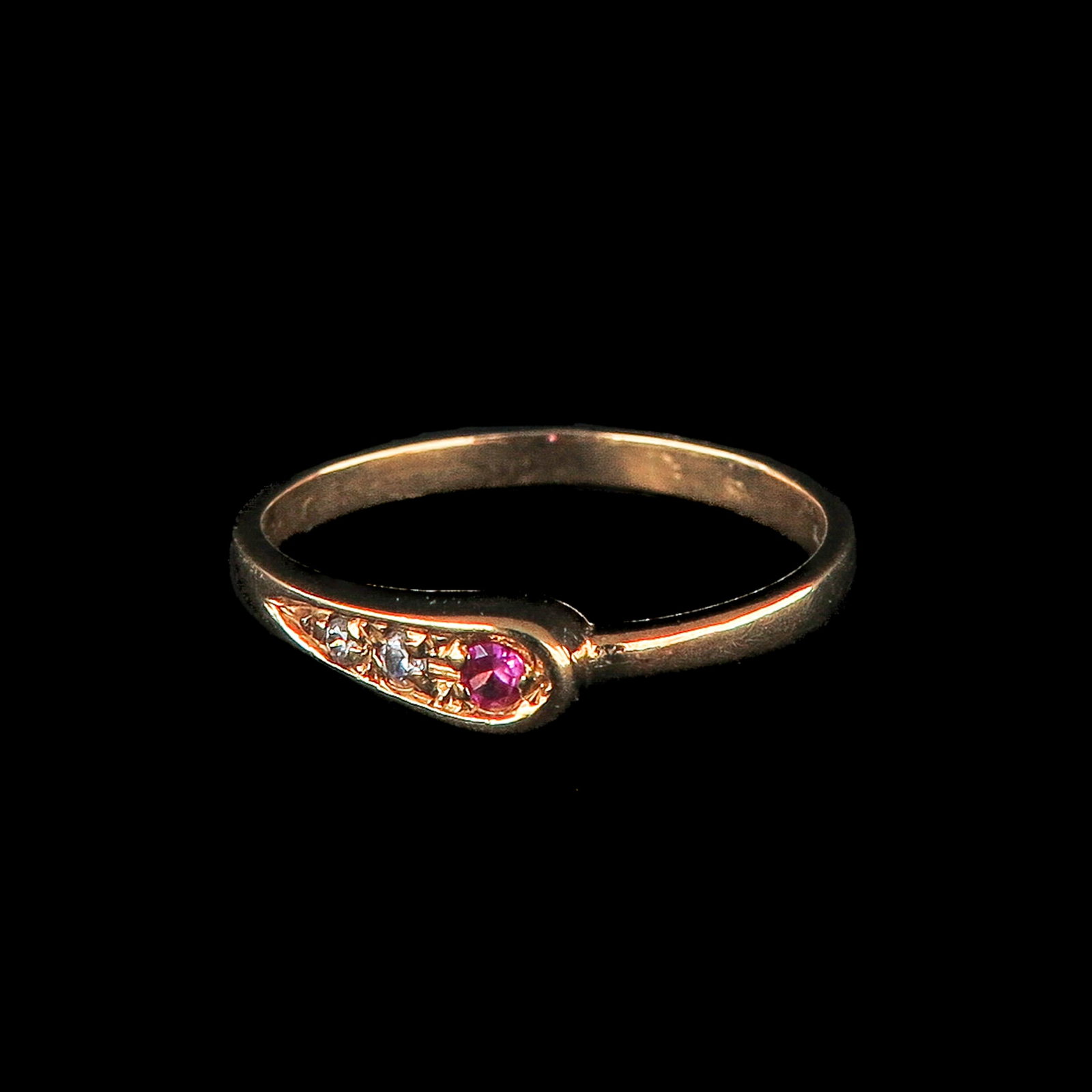 A Ladies 18KG Ruby and Diamond Ring (1 of 4)