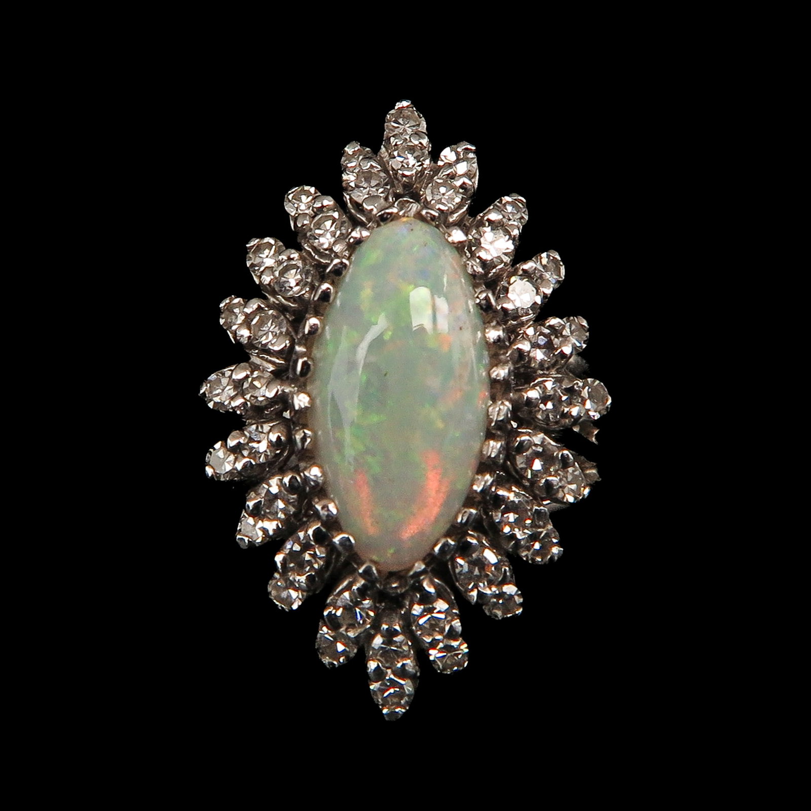 A Ladies Opal Ring - 2