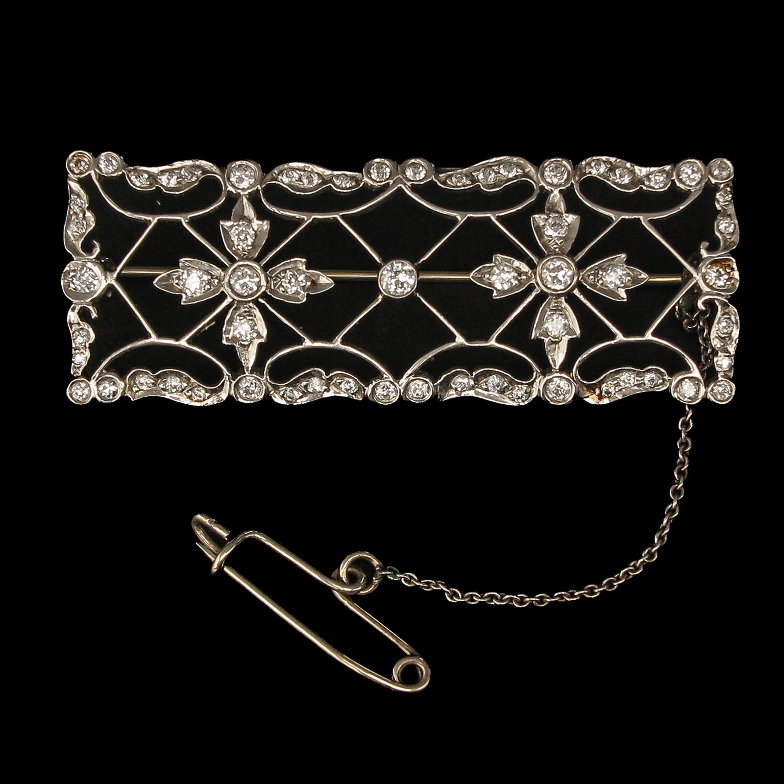 A 14KG Diamond Brooch: 14 Krt. gold, set with diamonds, finely worked, 52 x 20 mm
