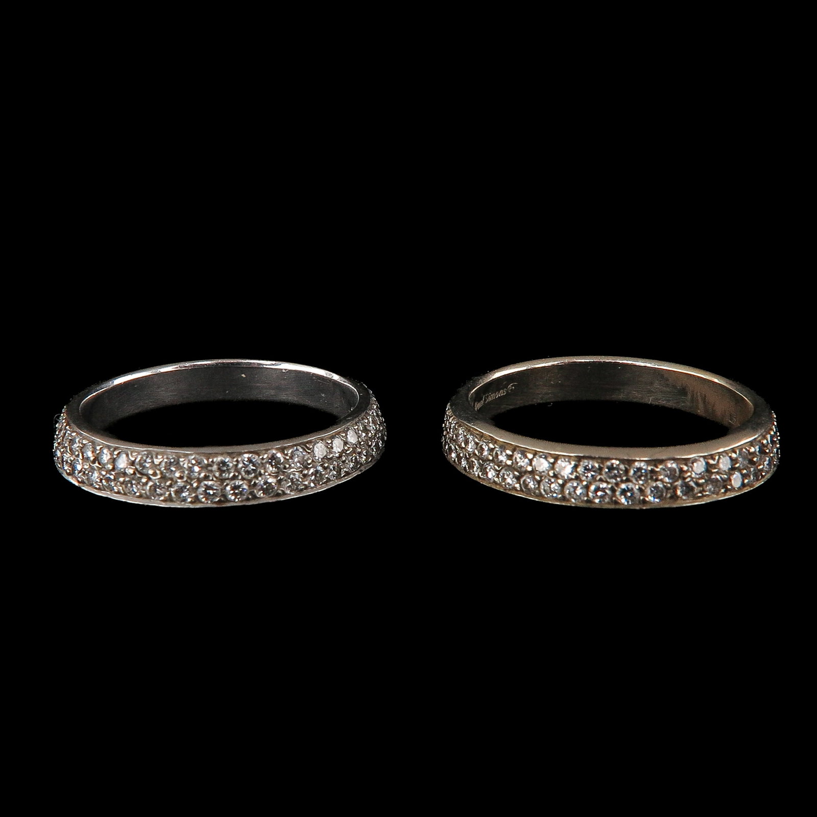 A Lot of 2 Diamond Eternity Bands: consisting of 2 18 Krt. gold alliance rings, set with diamonds, signed Paul Simons, ring size 18