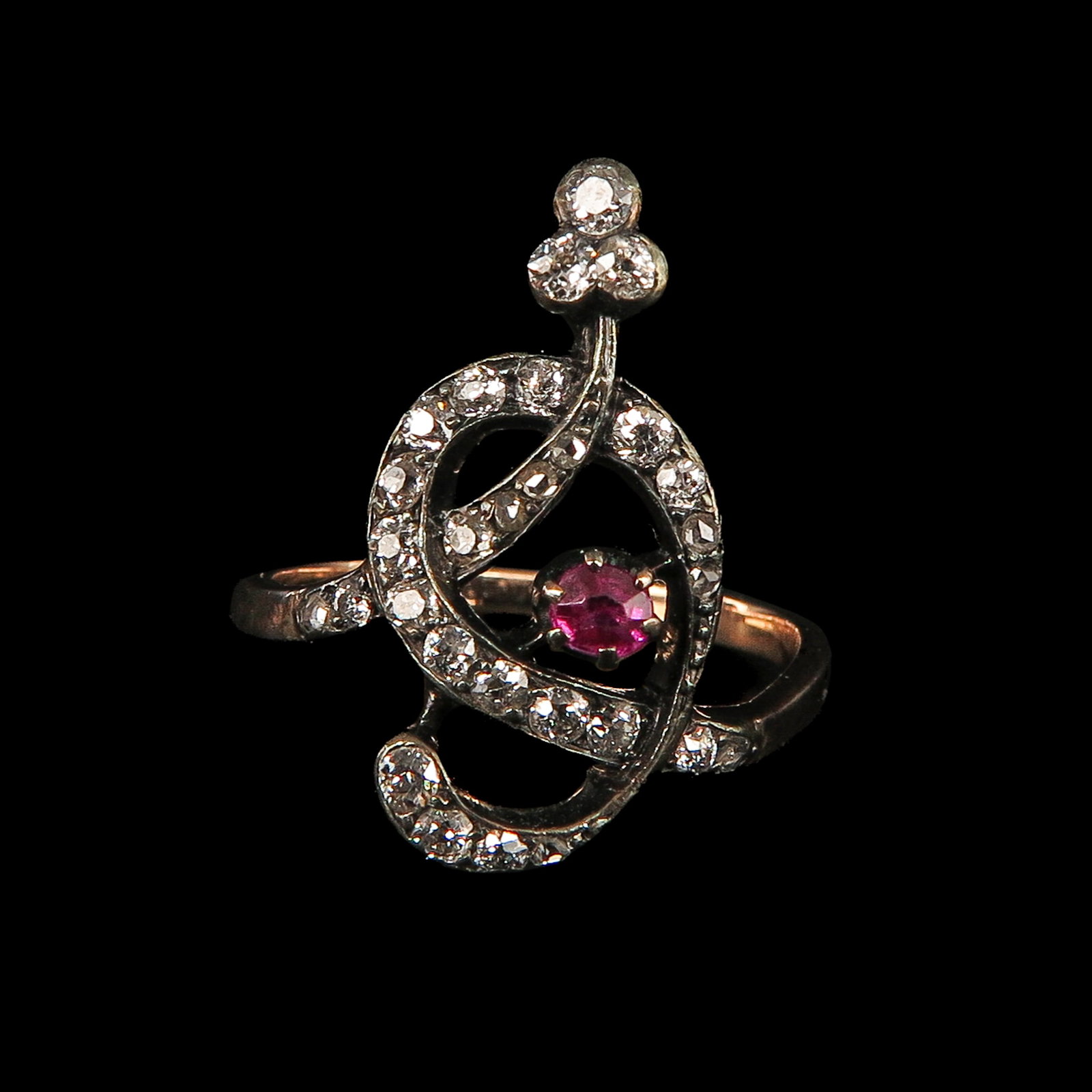 A Ladies Ruby and Diamond Ring - 2