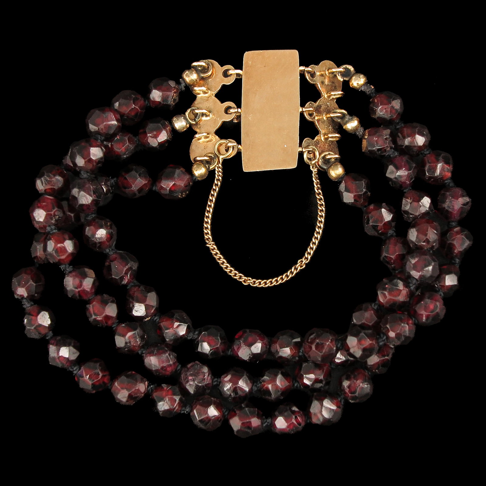A Garnet Bracelet - 2