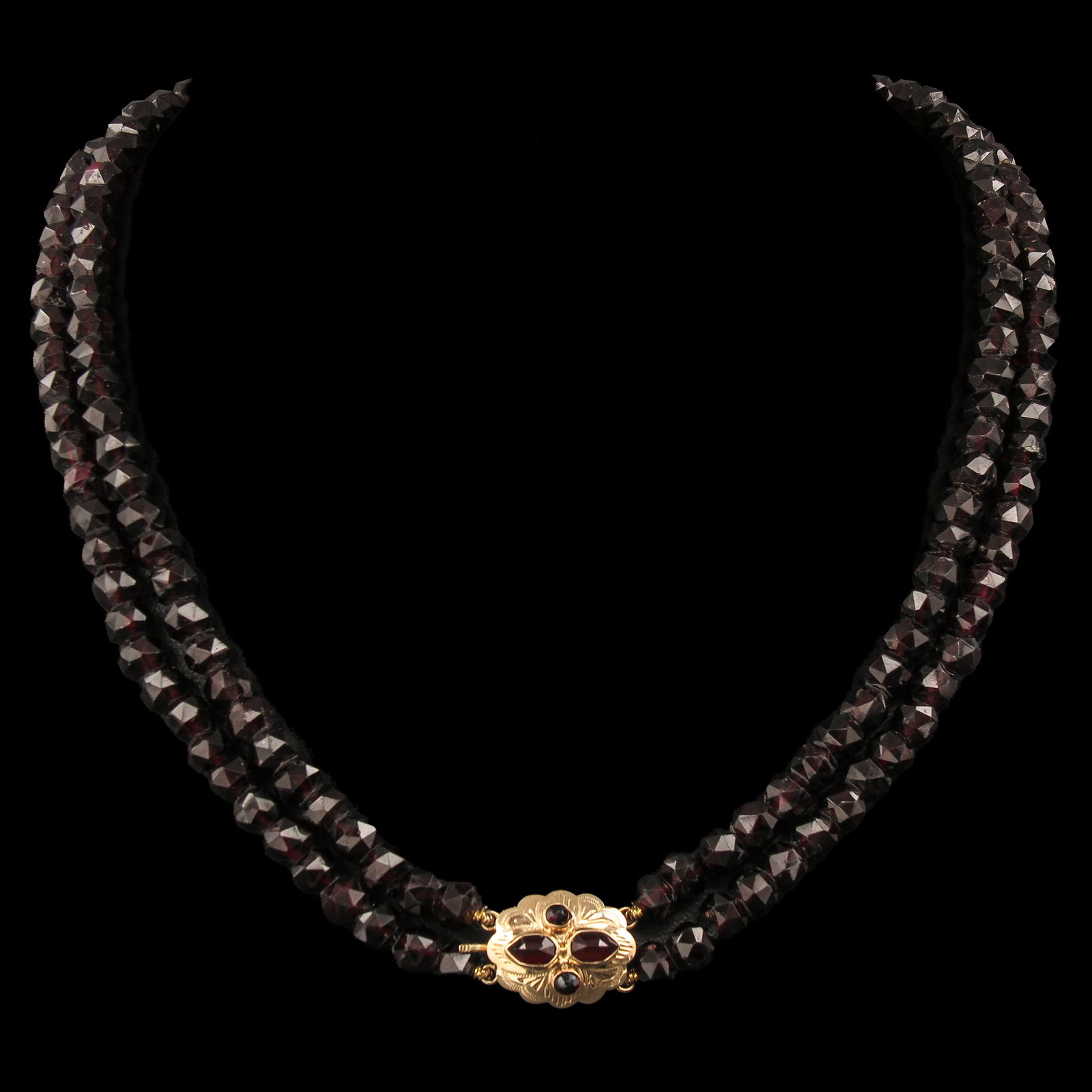 A Garnet Necklace (1 of 8)
