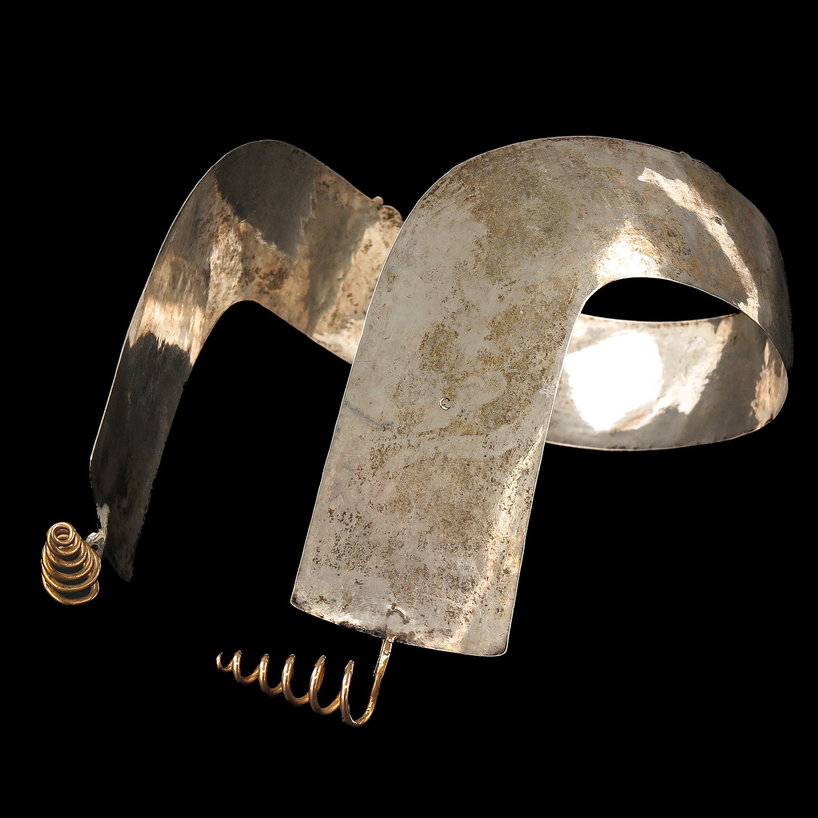 A Dutch Oorijzer: silver, with 14 Krt. gold curls, Kampereiland