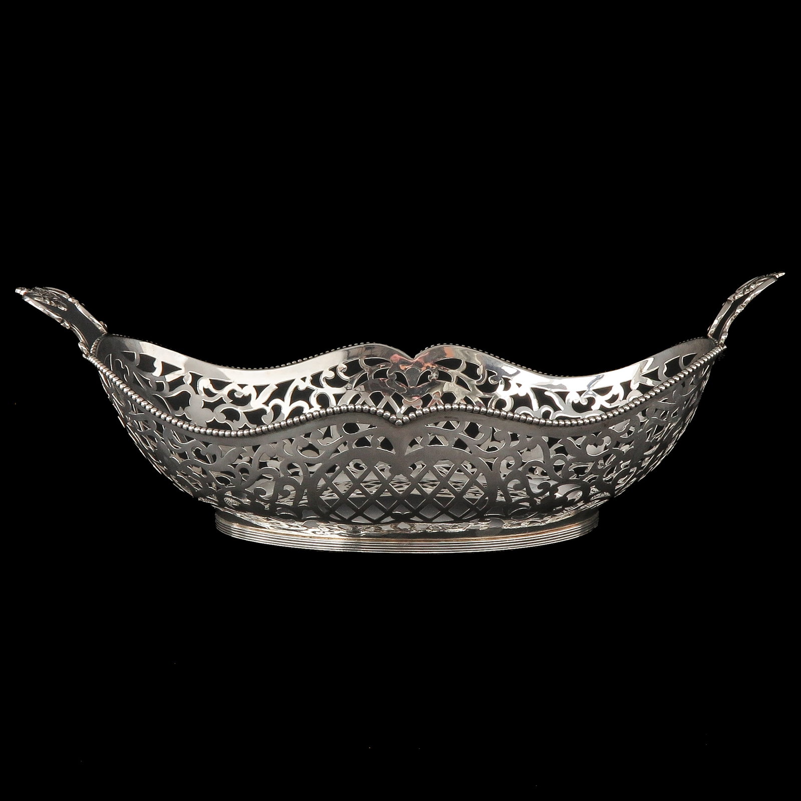 A Silver Bread Basket: silver, length 35 cm